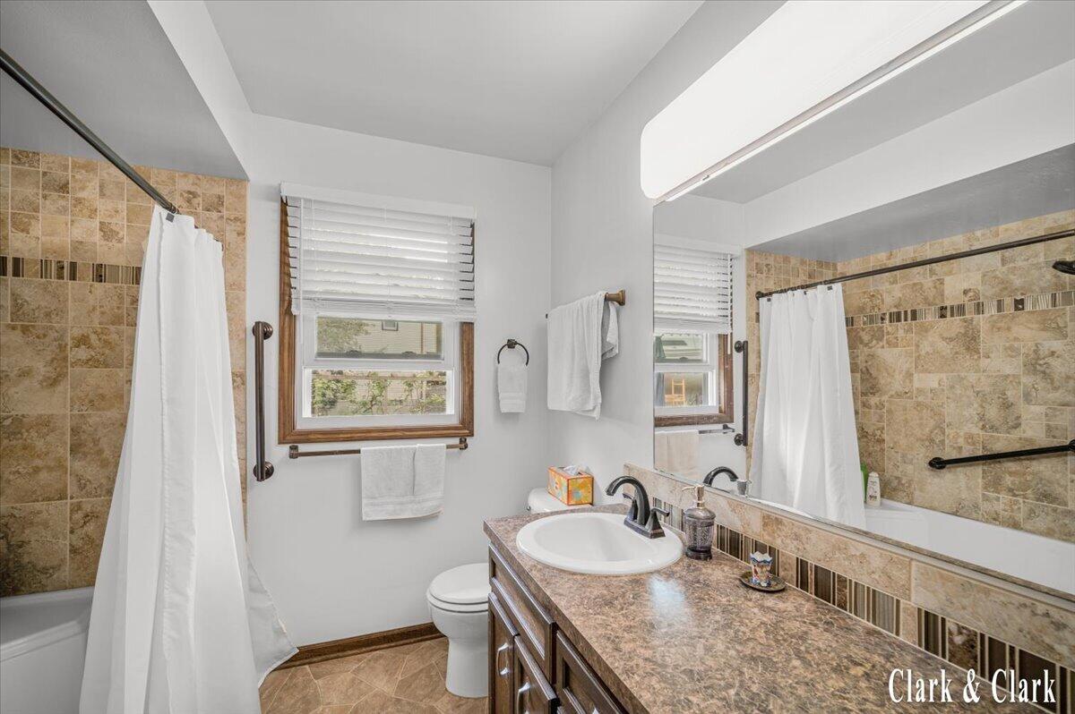 2068 Jamestown Drive SE Grand Rapids MI 49508