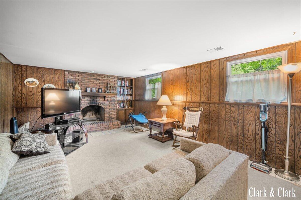 2068 Jamestown Drive SE Grand Rapids MI 49508
