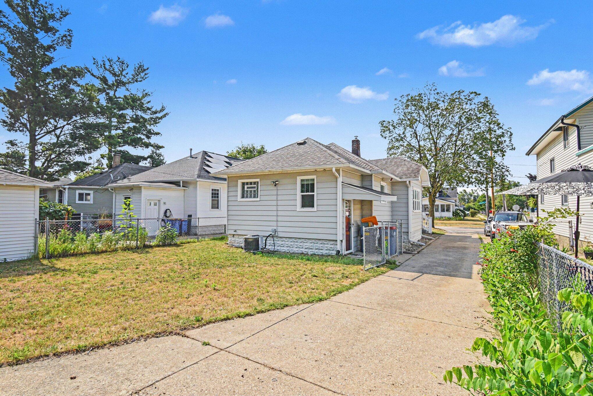 735 Eleanor Street NE Grand Rapids MI 49505