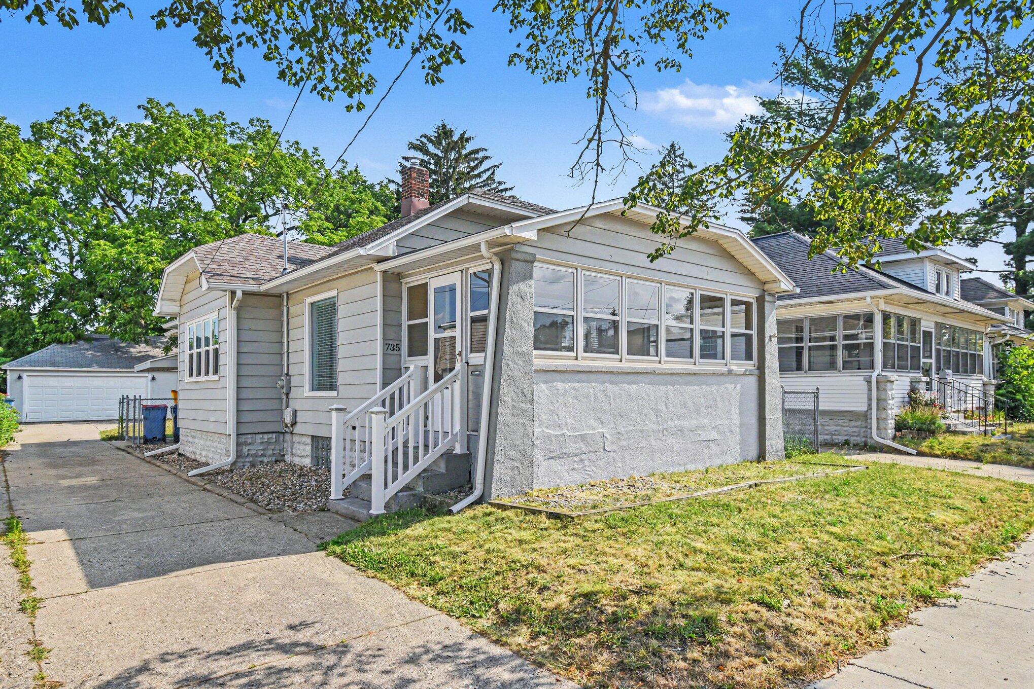 735 Eleanor Street NE Grand Rapids MI 49505