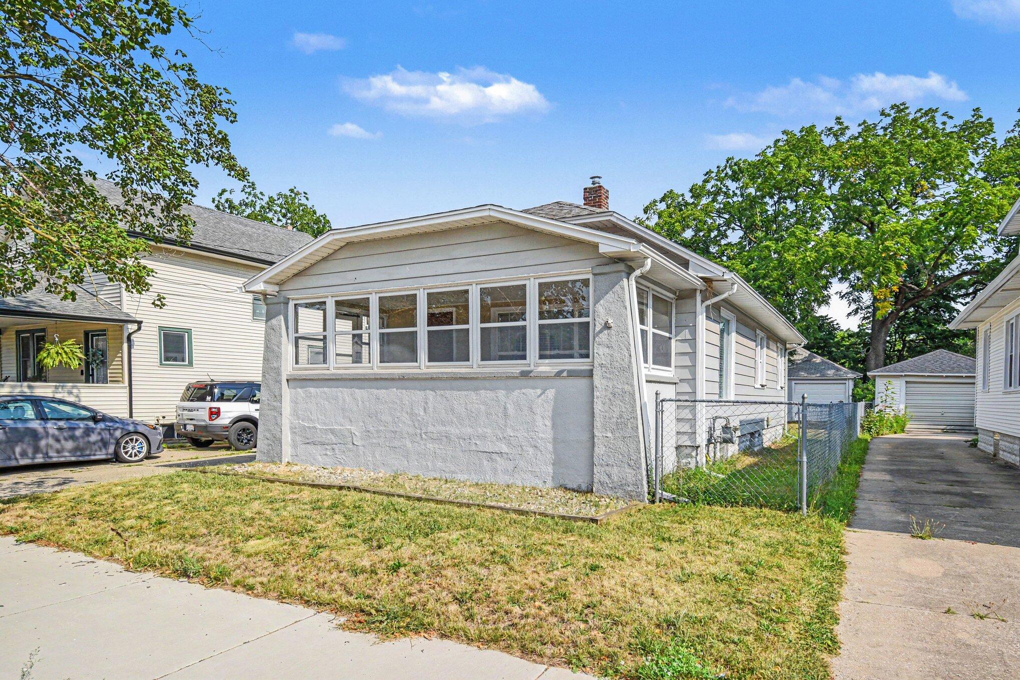 735 Eleanor Street NE Grand Rapids MI 49505