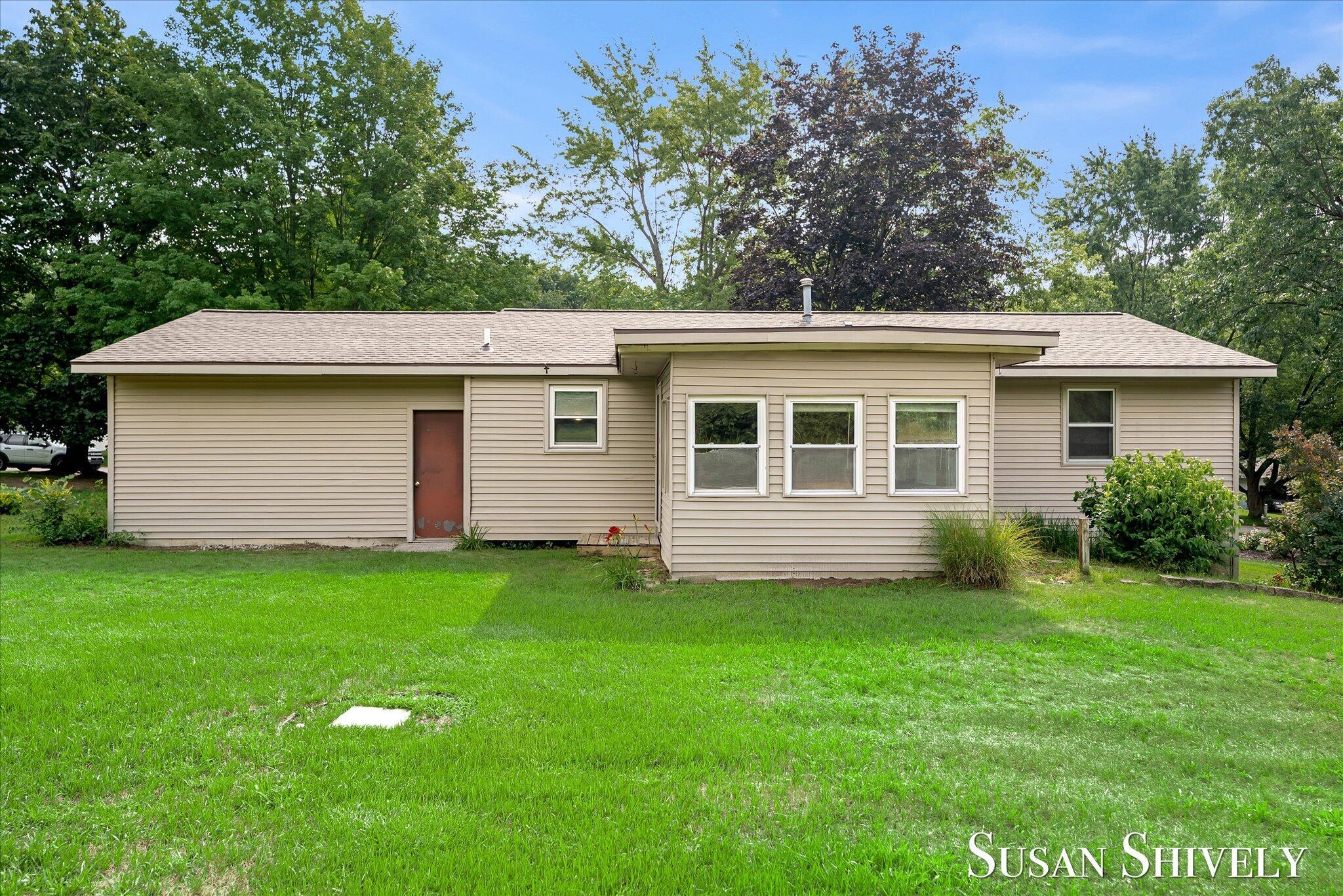 2659 Bryanwood Drive NW Grand Rapids MI 49544