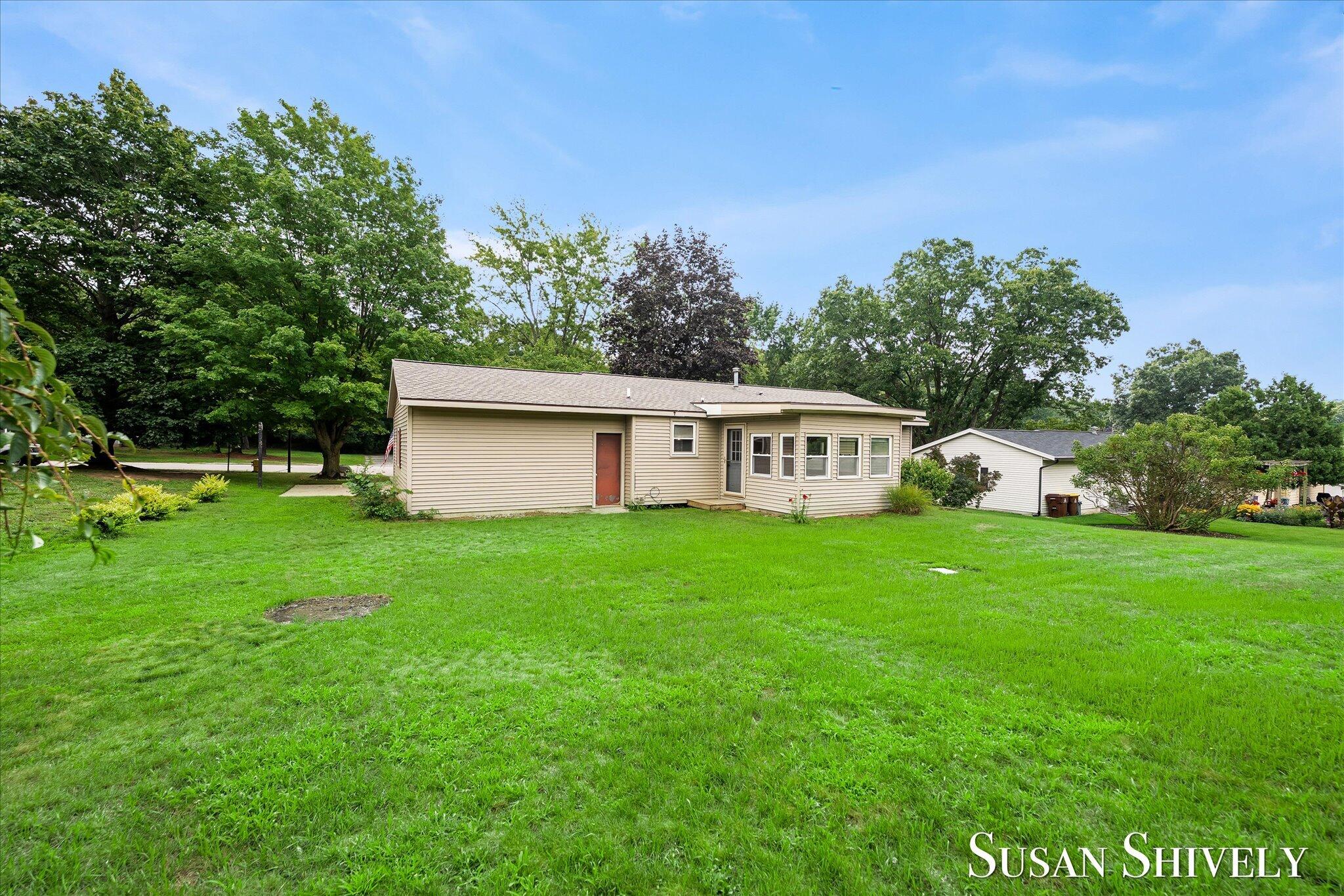 2659 Bryanwood Drive NW Grand Rapids MI 49544