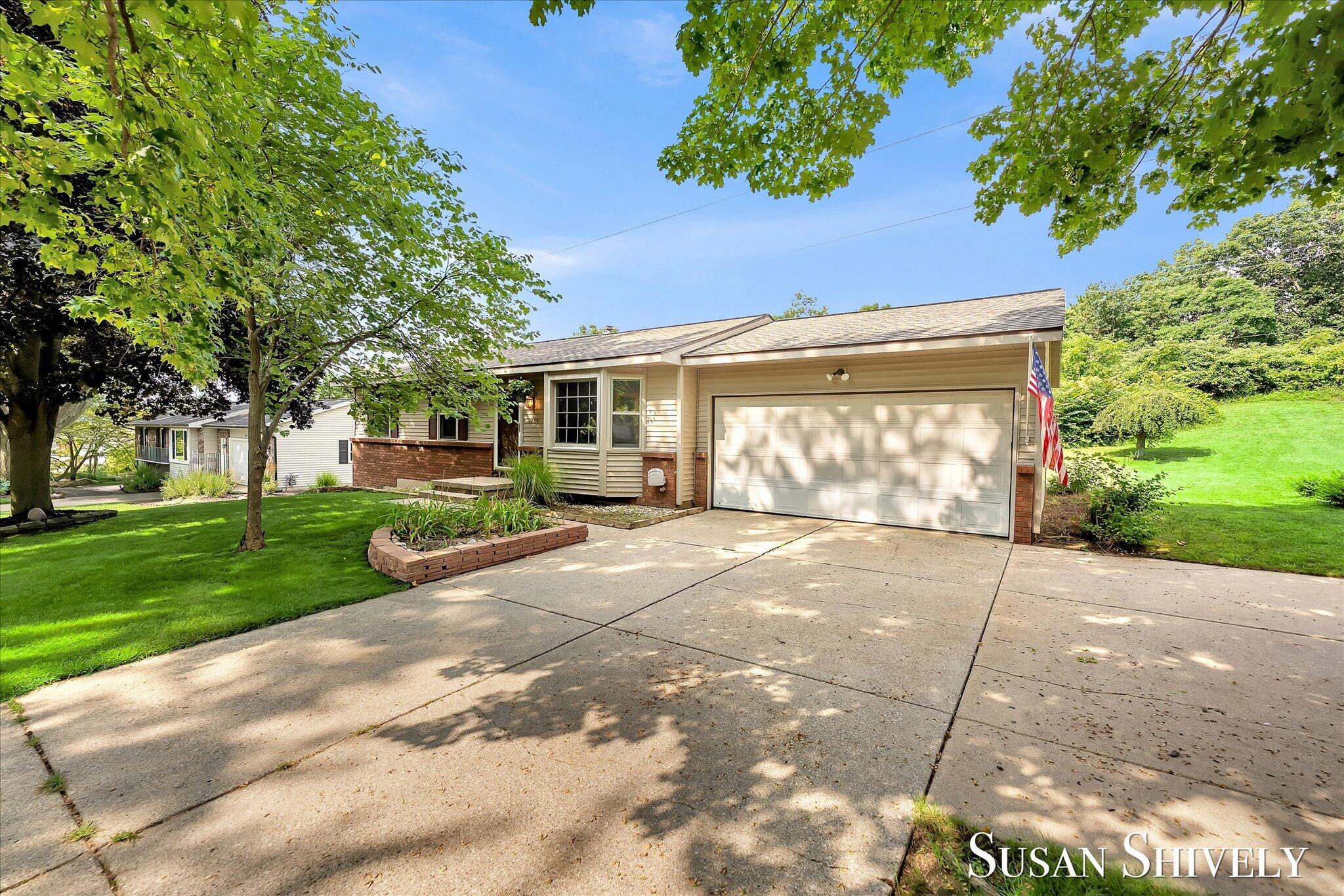 2659 Bryanwood Drive NW Grand Rapids MI 49544