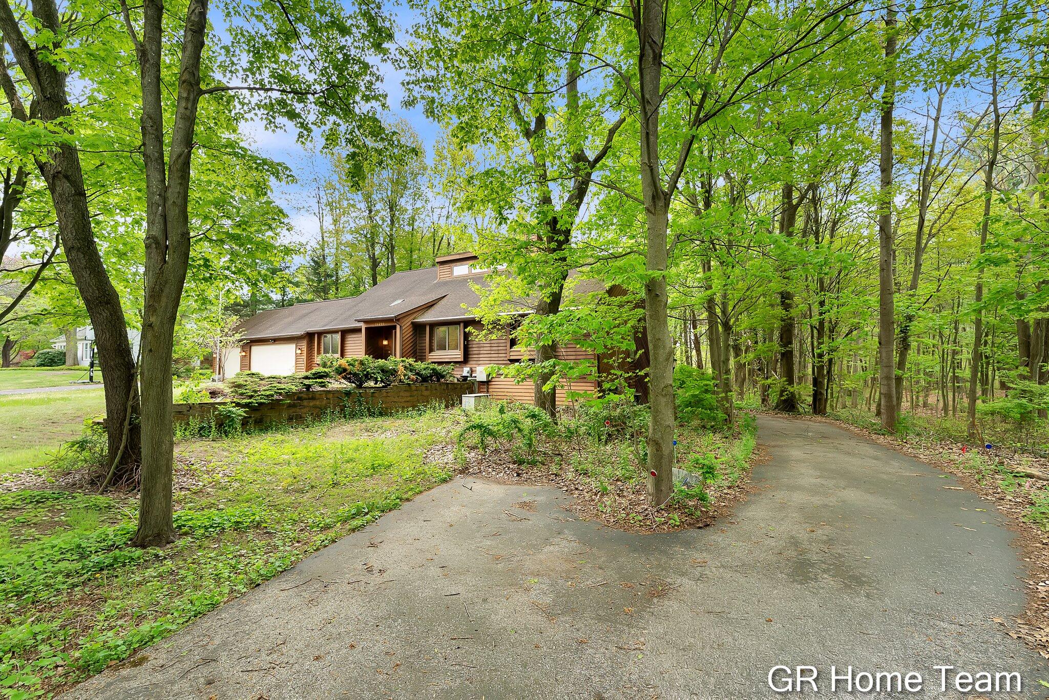 16296 Red Pine Court Holland MI 49424