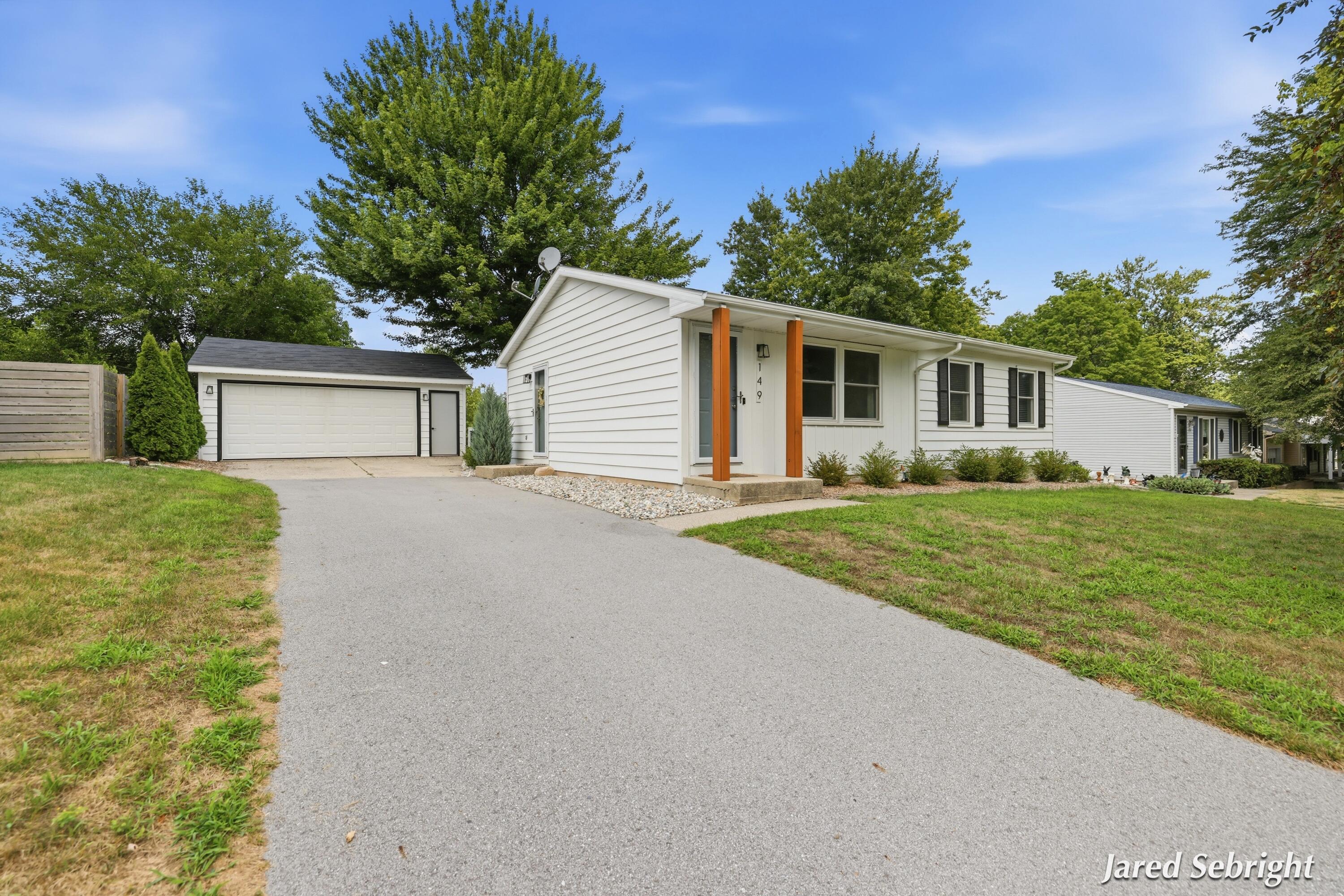 149 Loch Lomond Avenue NE Grand Rapids MI 49546