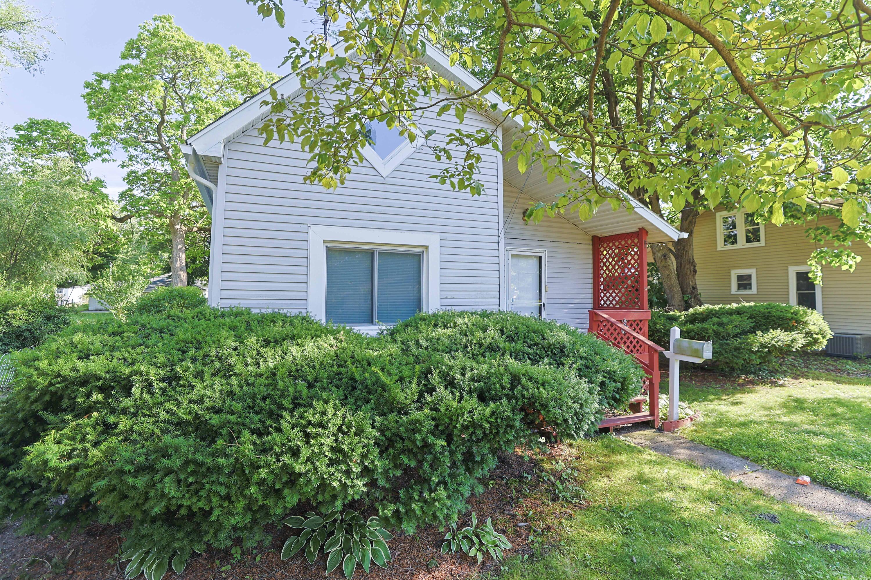 104 Clyborn Street Dowagiac MI 49047