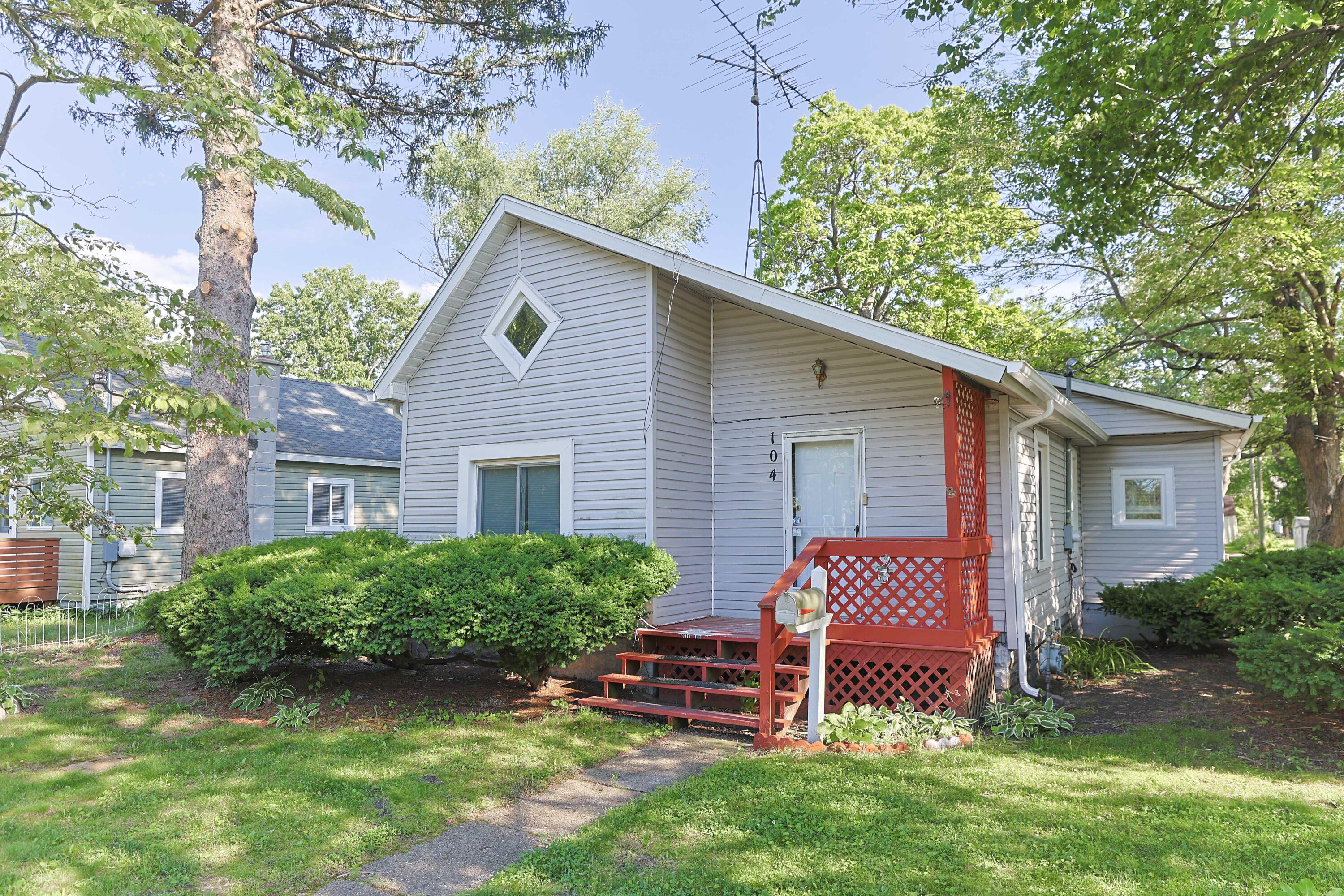 104 Clyborn Street Dowagiac MI 49047