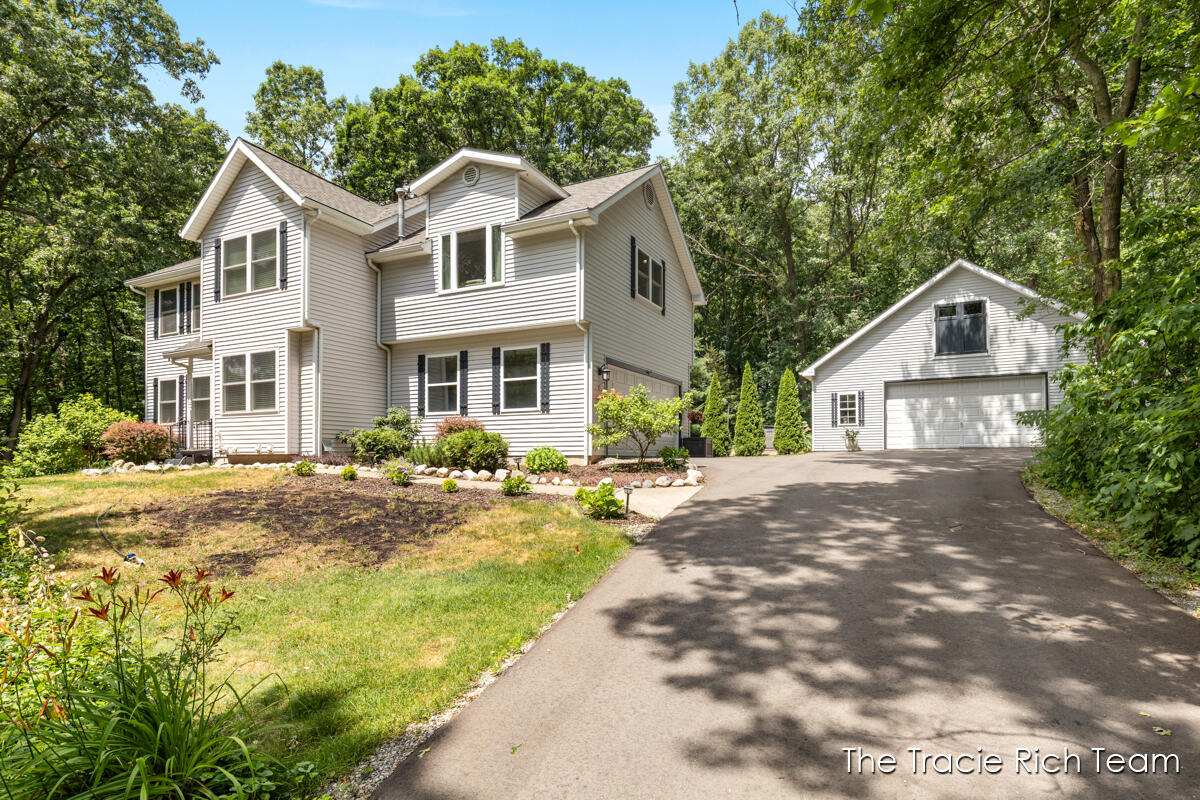 4669 Wood Valley Court NE Rockford MI 49341