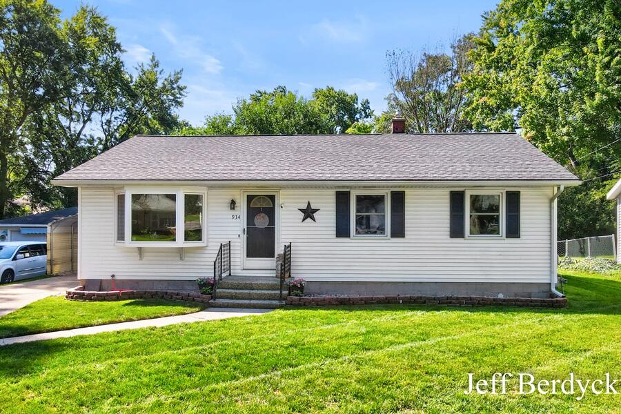 934 Harding Street NW Grand Rapids MI 49544