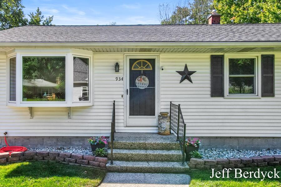 934 Harding Street NW Grand Rapids MI 49544