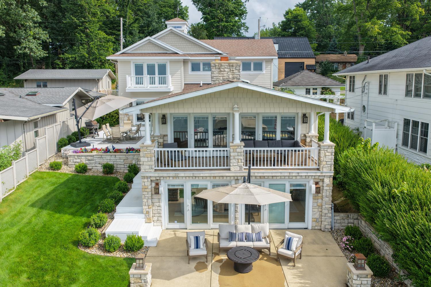 21953 Howell Drive Cassopolis MI 49031