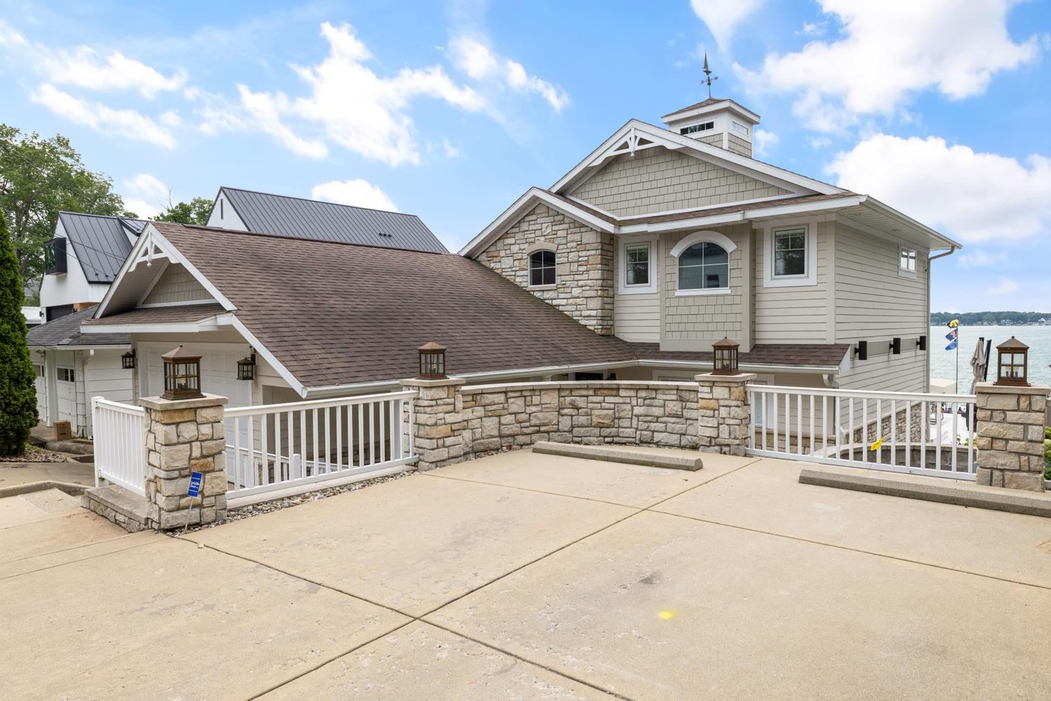 21953 Howell Drive Cassopolis MI 49031