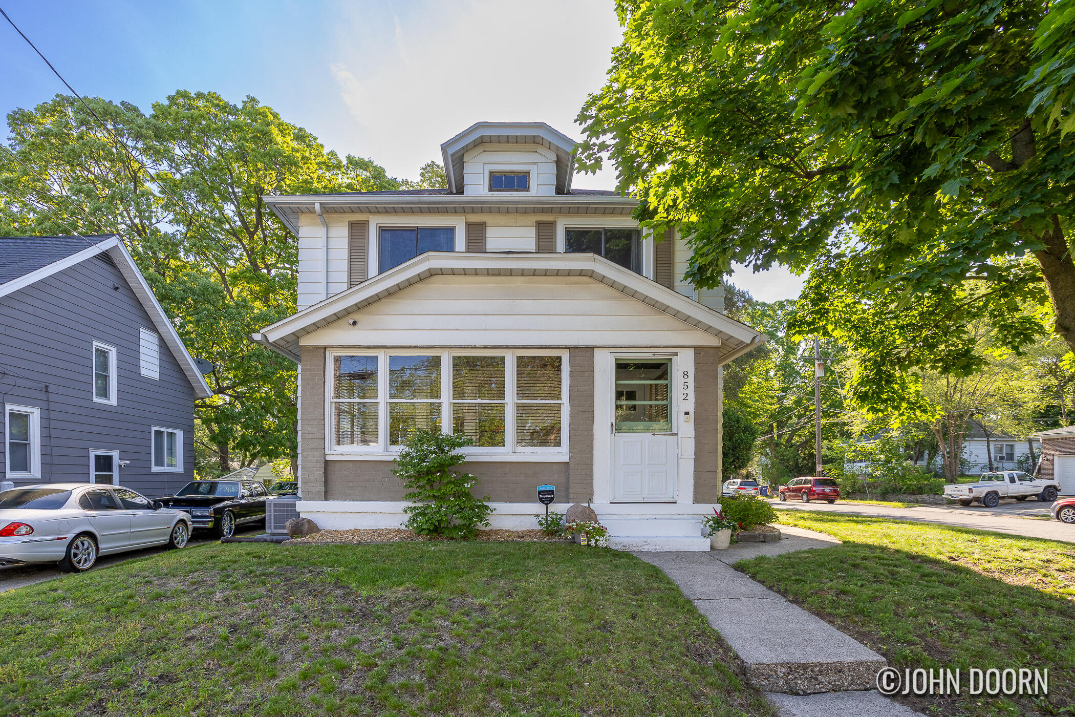 852 Diamond Avenue NE Grand Rapids MI 49503