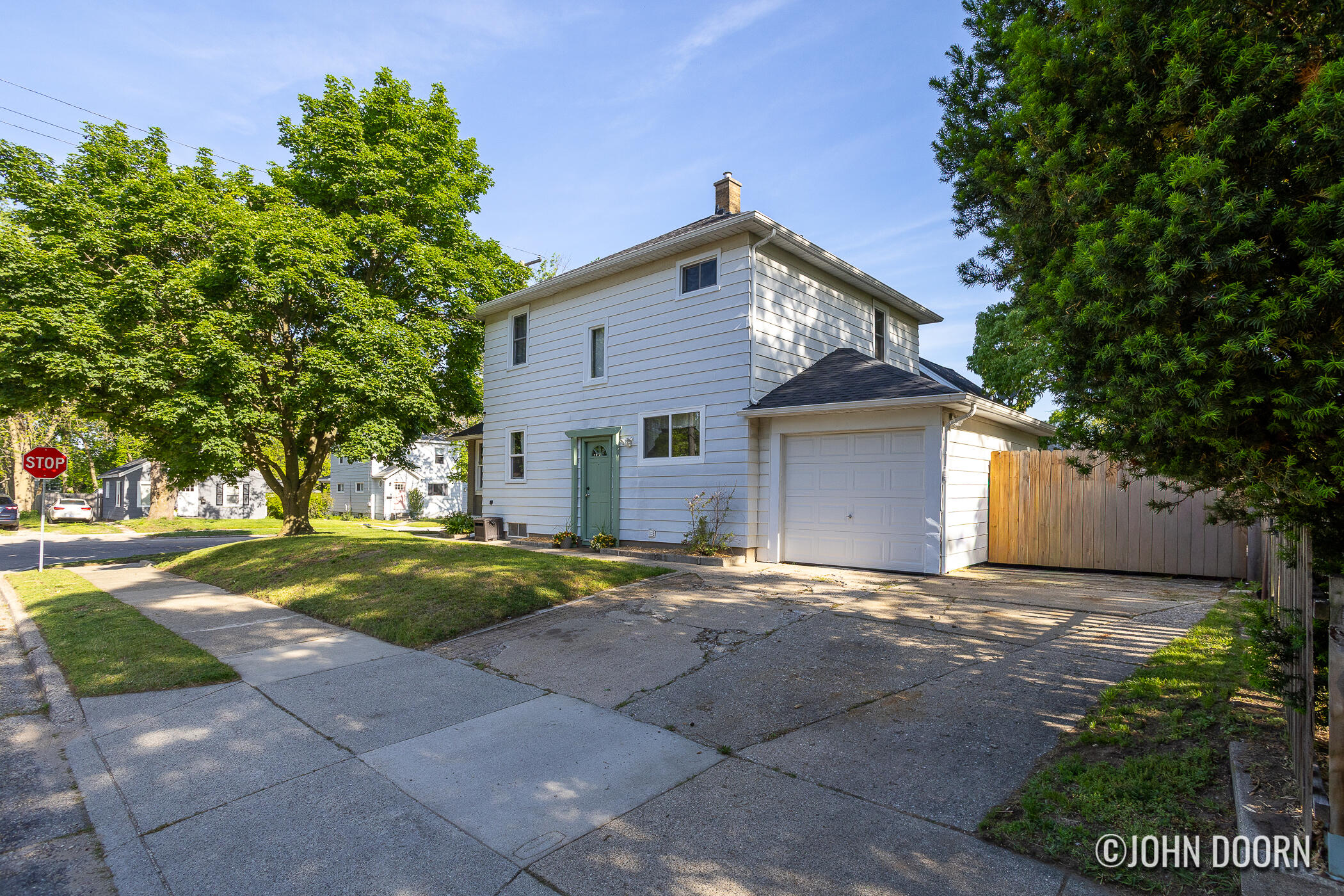 852 Diamond Avenue NE Grand Rapids MI 49503