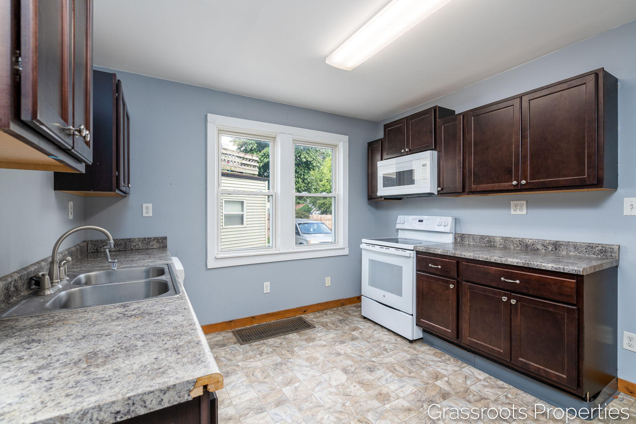 1109 Fulton Street W Grand Rapids MI 49504