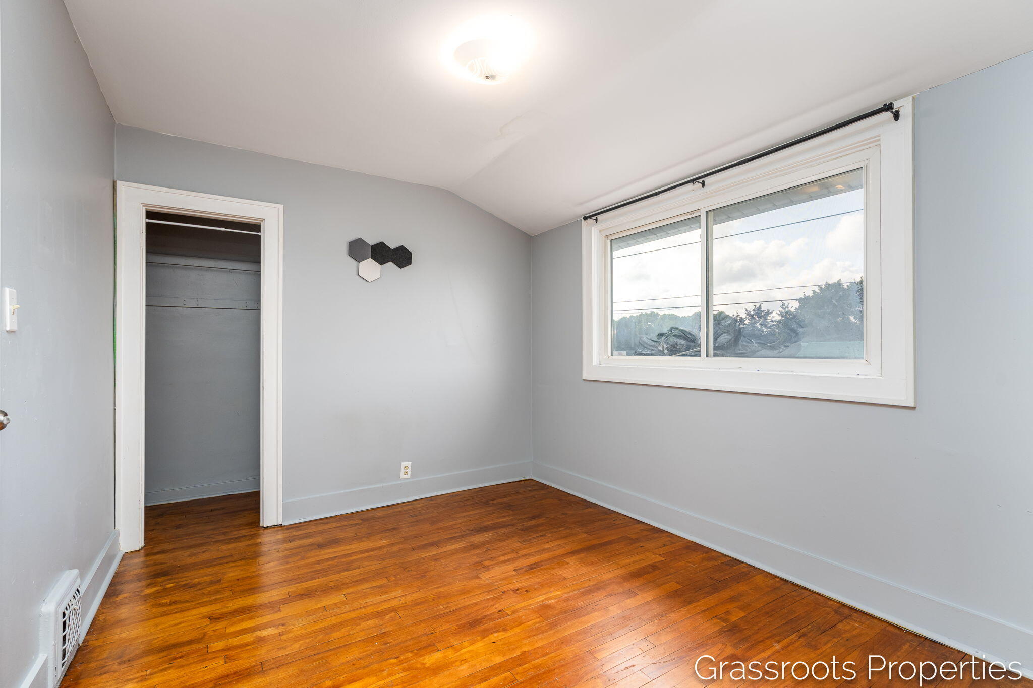 1109 Fulton Street W Grand Rapids MI 49504