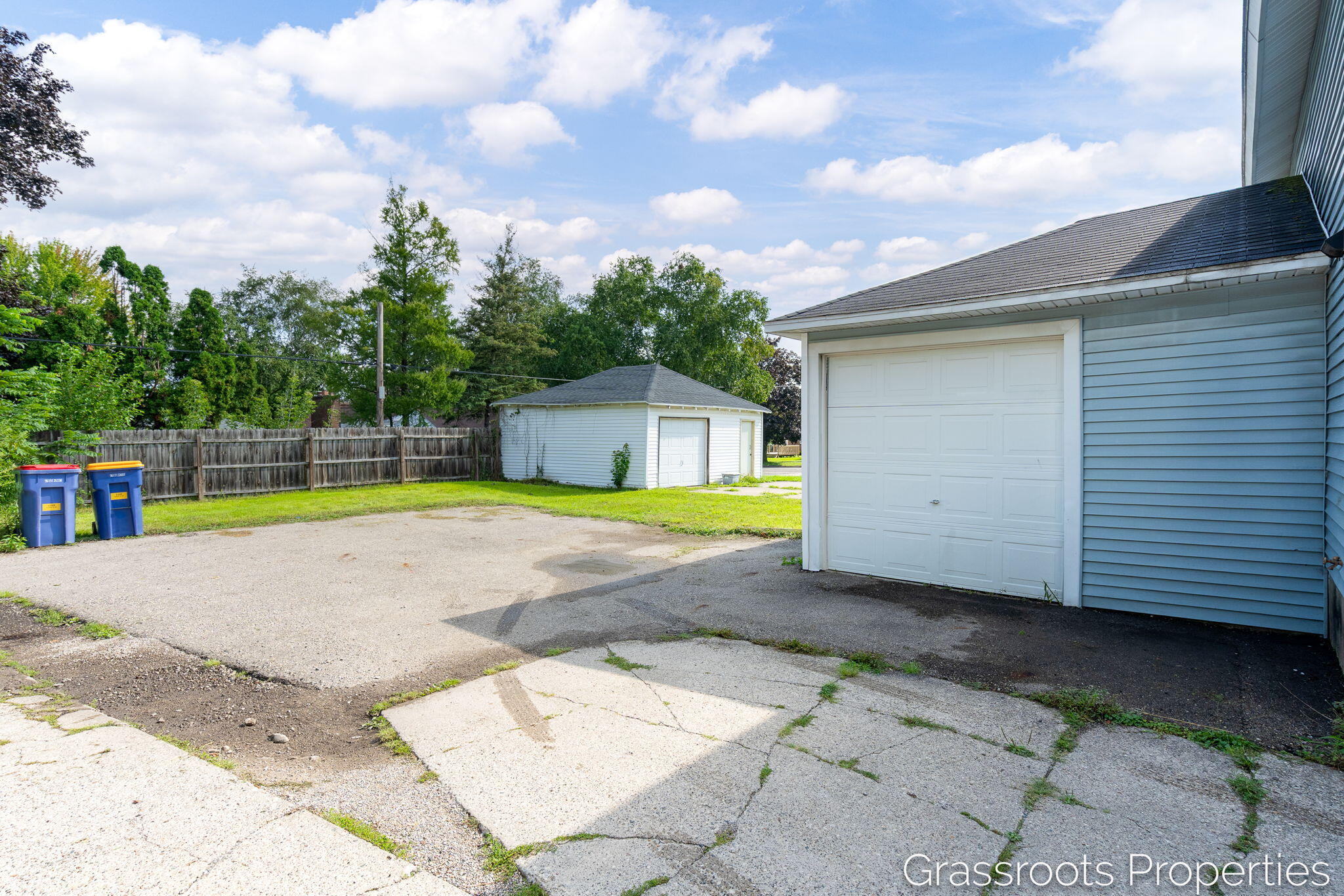1109 Fulton Street W Grand Rapids MI 49504