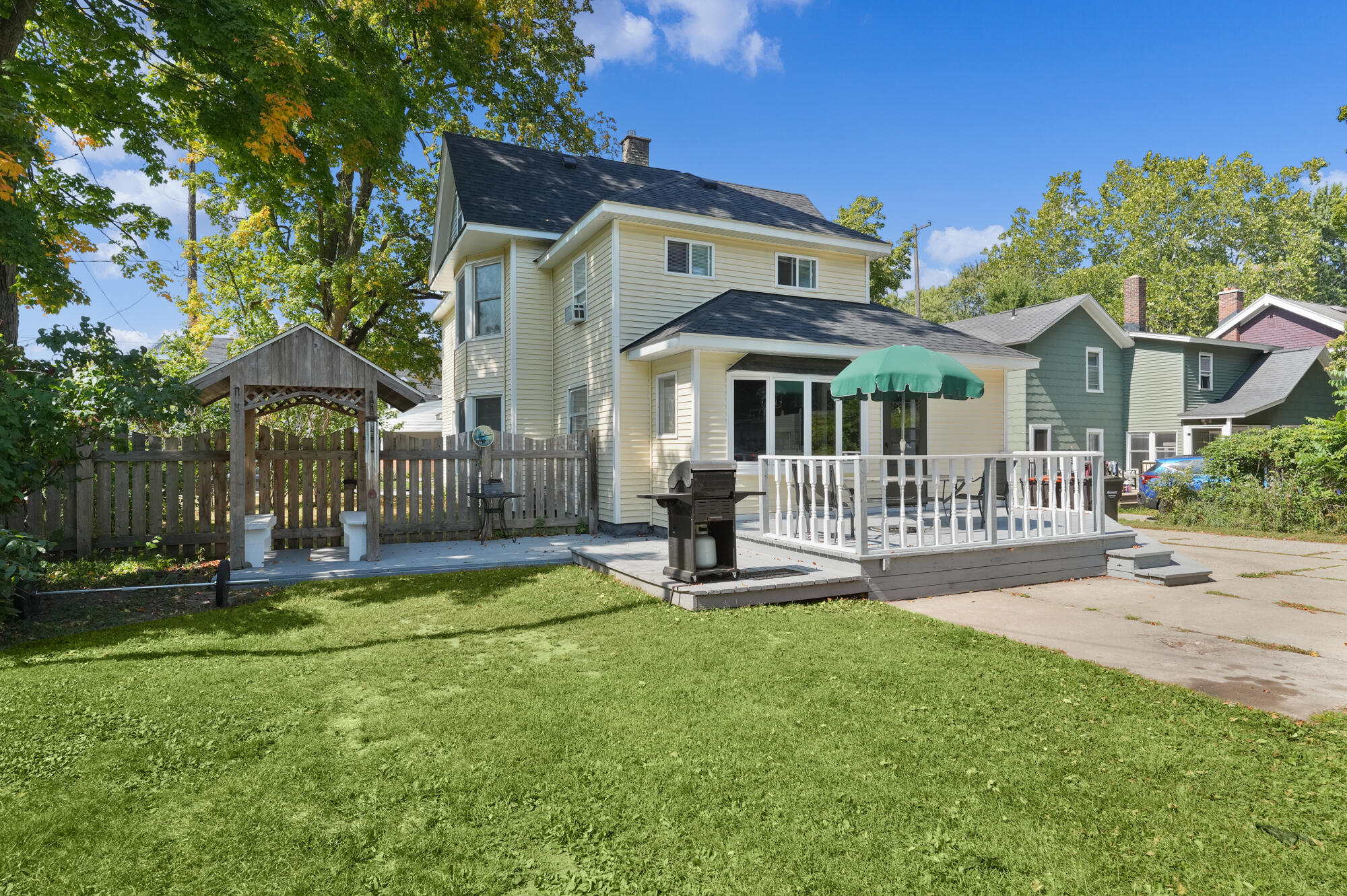 126 N Monroe Street Rockford MI 49341