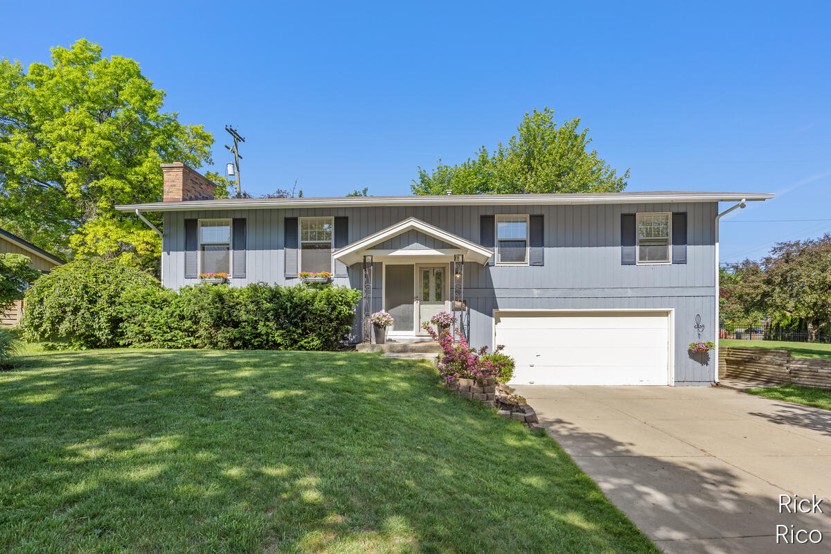 1609 Oxford Drive SE East Grand Rapids MI 49506
