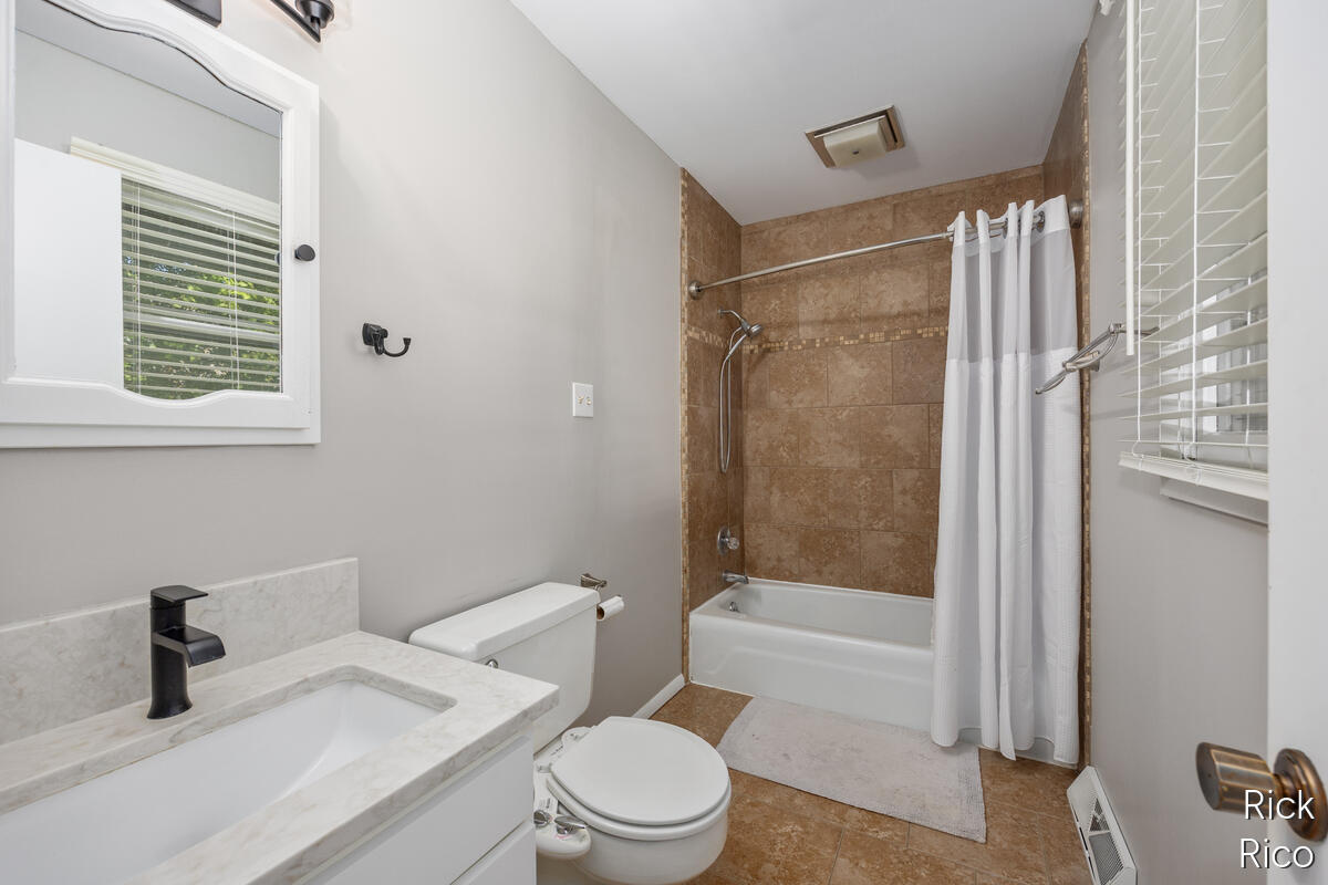 1609 Oxford Drive SE East Grand Rapids MI 49506