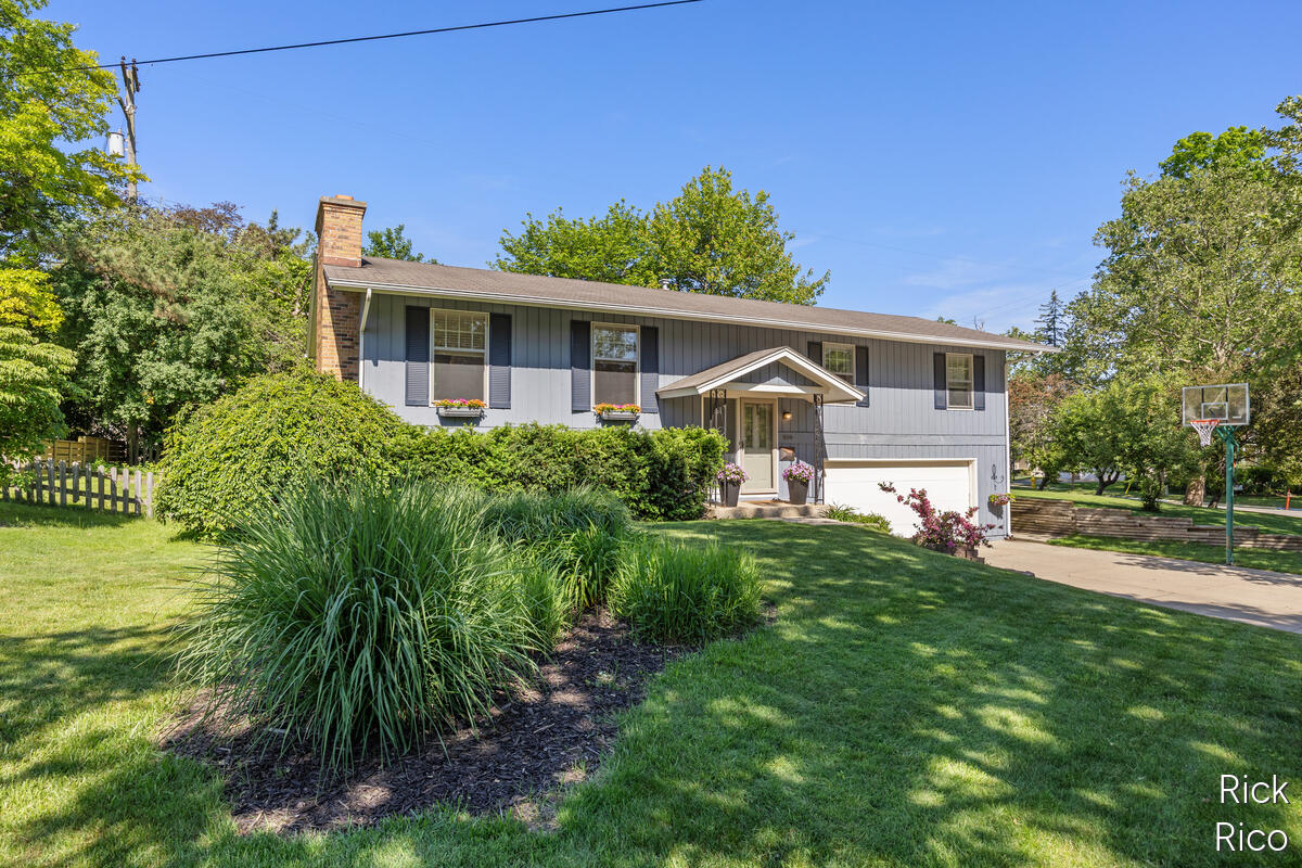 1609 Oxford Drive SE East Grand Rapids MI 49506