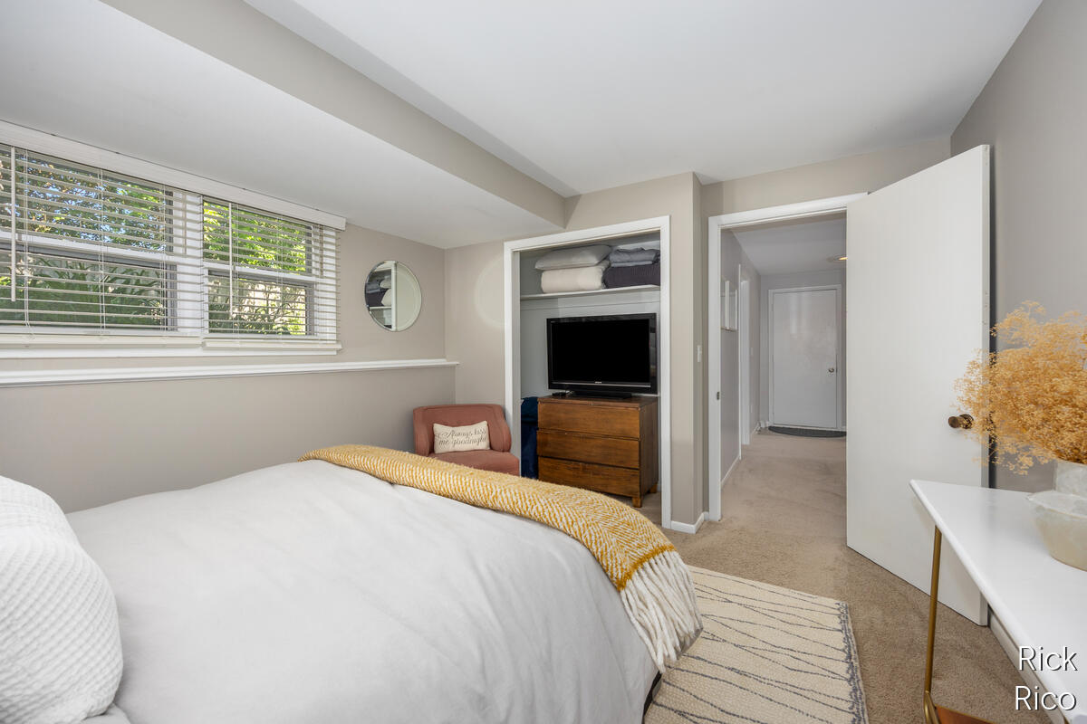 1609 Oxford Drive SE East Grand Rapids MI 49506