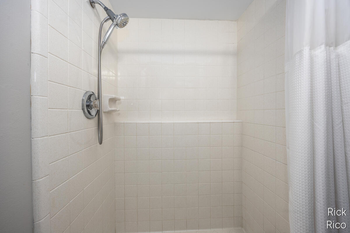 1609 Oxford Drive SE East Grand Rapids MI 49506