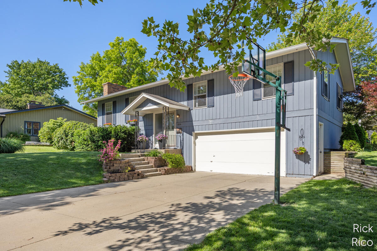 1609 Oxford Drive SE East Grand Rapids MI 49506