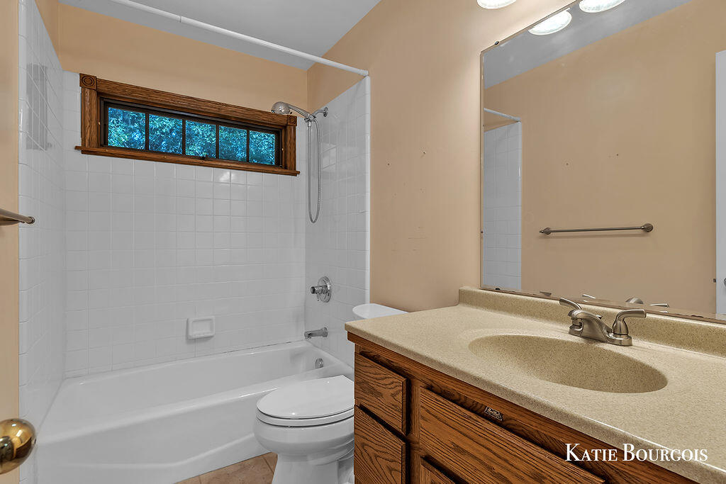5180 Brookestone Drive NE Rockford MI 49341