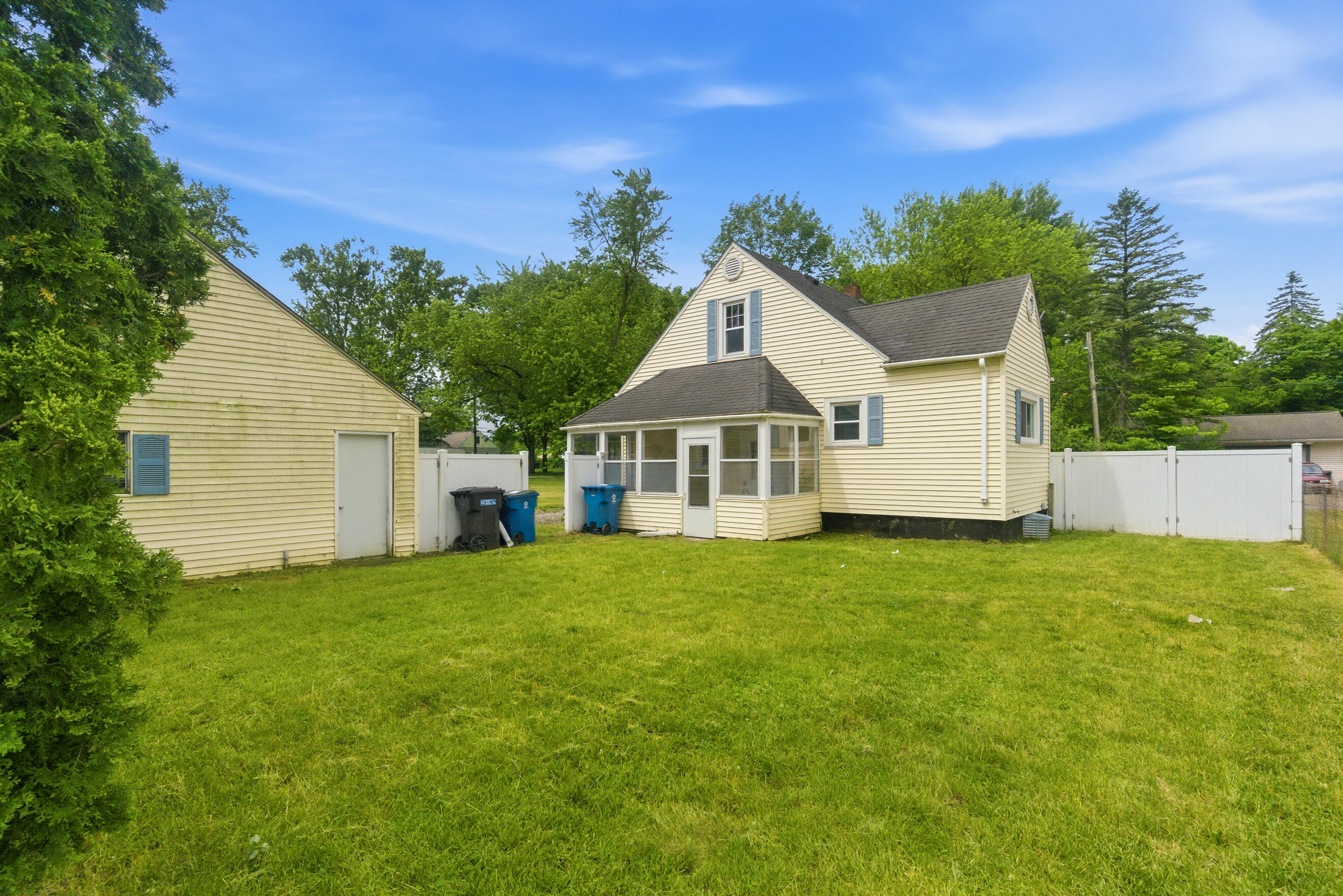 557 Ferris Street Kalamazoo MI 49048