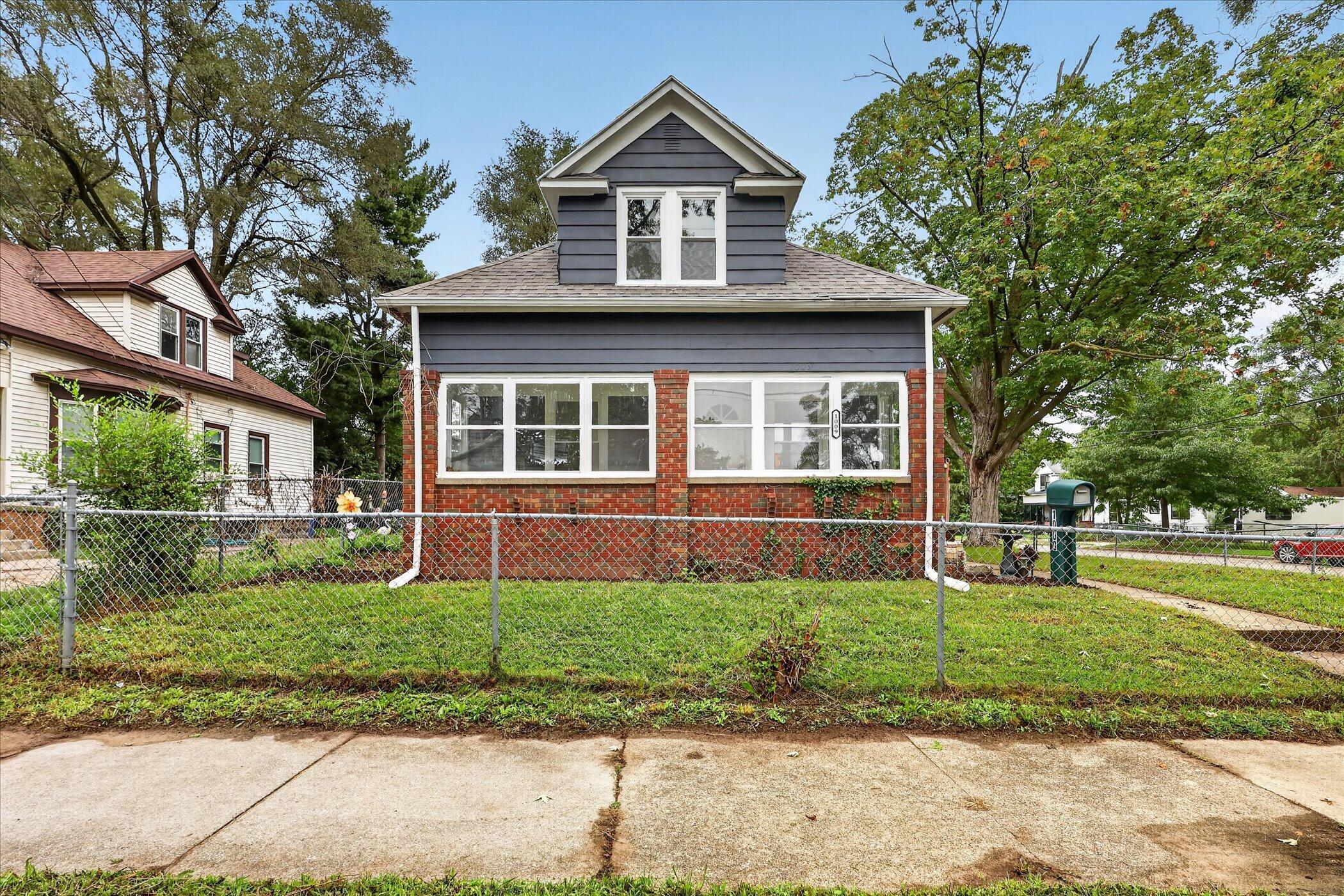 1009 Adams Street SE Grand Rapids MI 49507