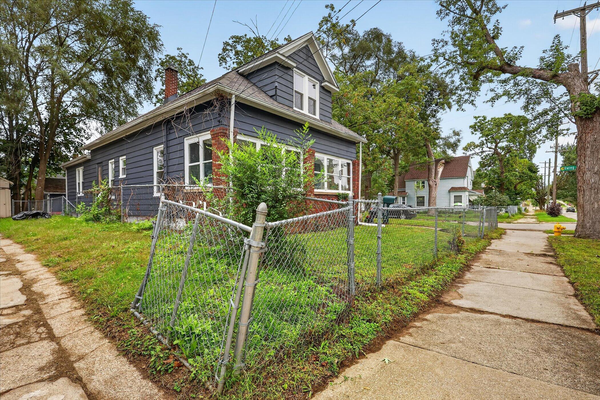1009 Adams Street SE Grand Rapids MI 49507