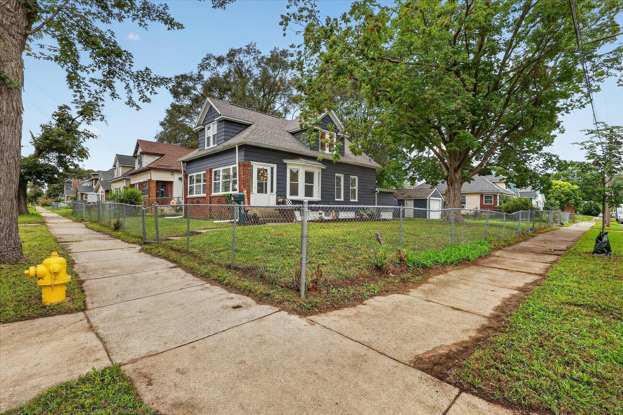 1009 Adams Street SE Grand Rapids MI 49507