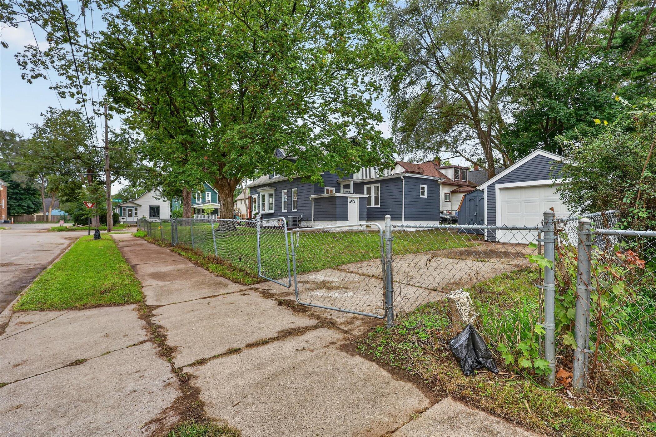 1009 Adams Street SE Grand Rapids MI 49507