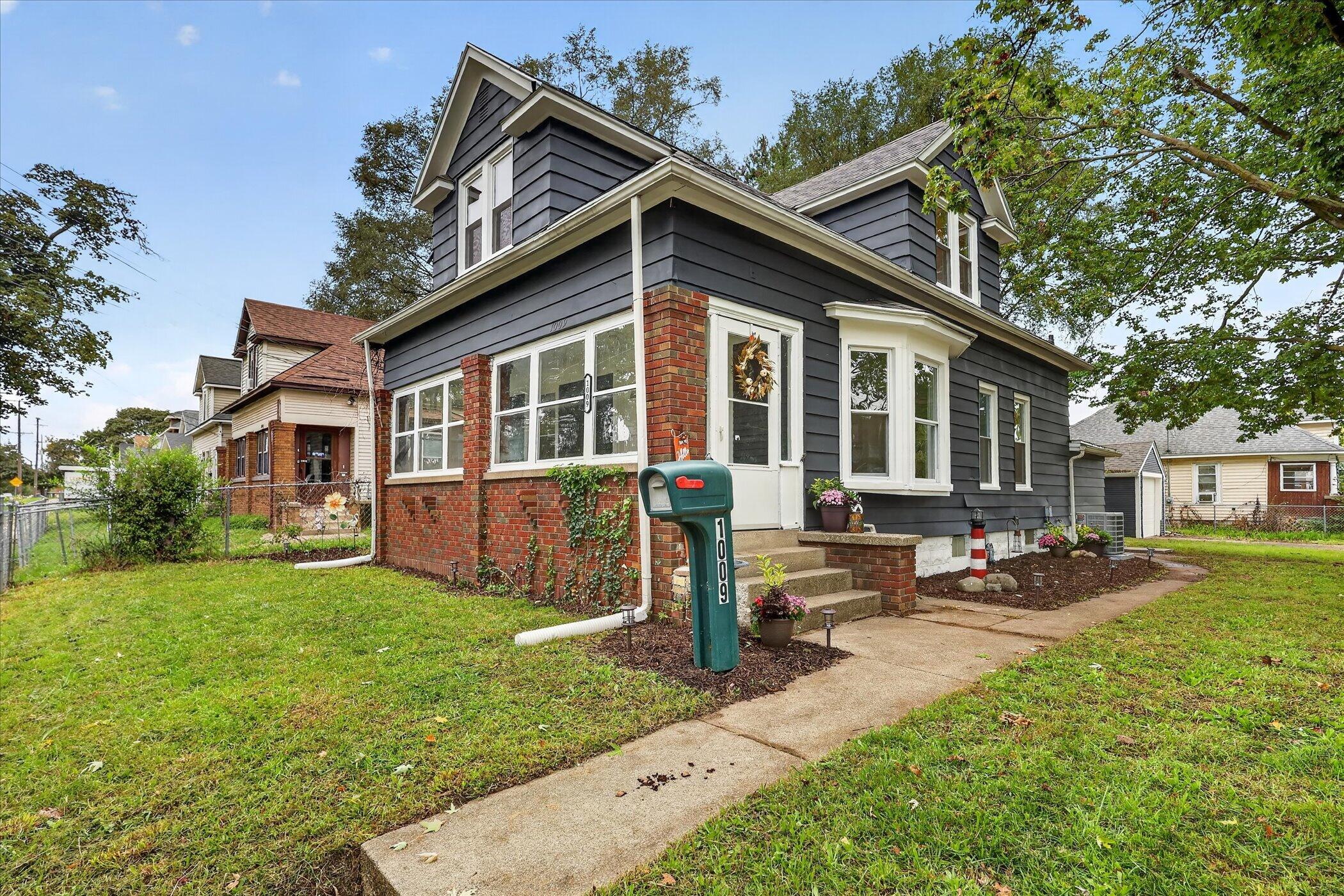 1009 Adams Street SE Grand Rapids MI 49507