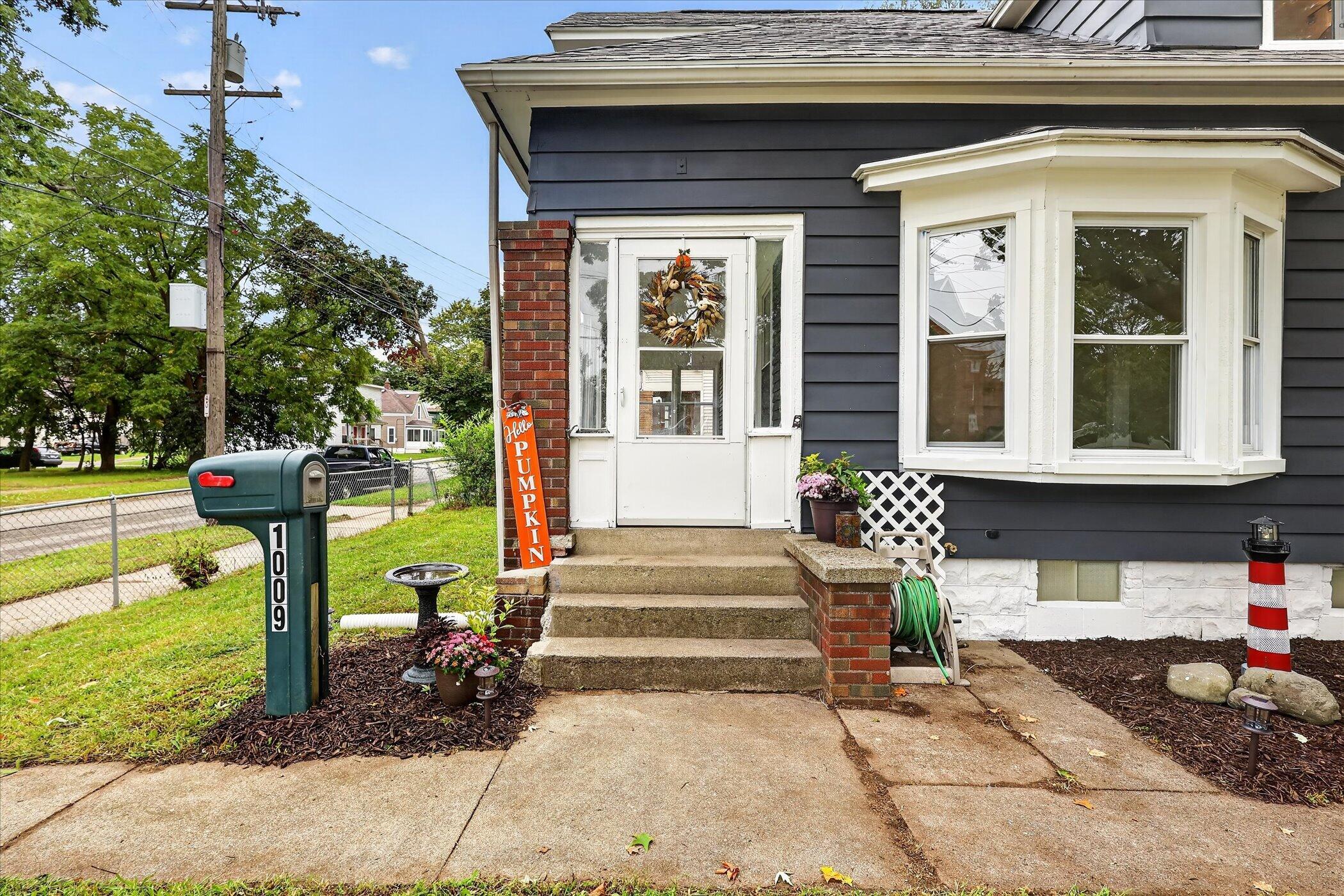 1009 Adams Street SE Grand Rapids MI 49507