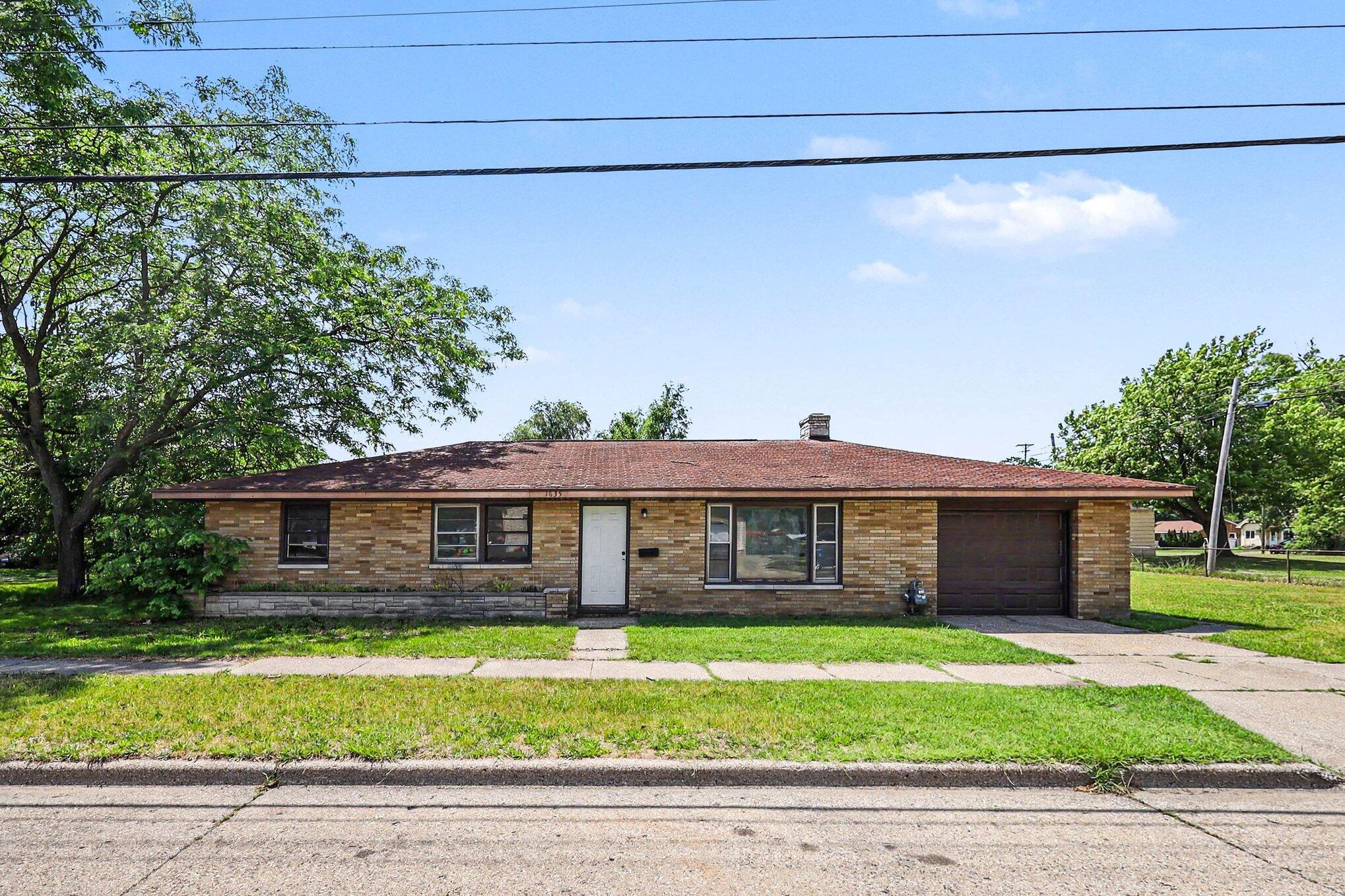 1635 Roberts Street Muskegon MI 49442