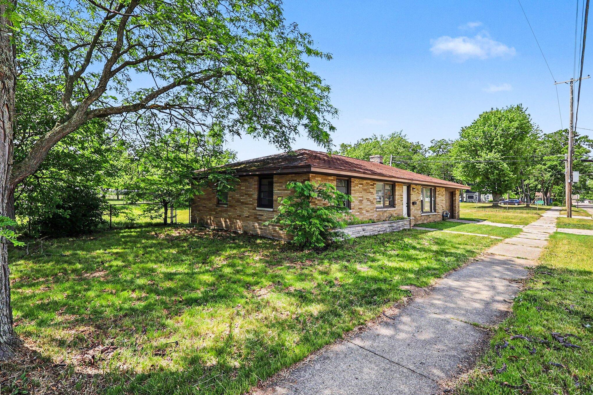 1635 Roberts Street Muskegon MI 49442