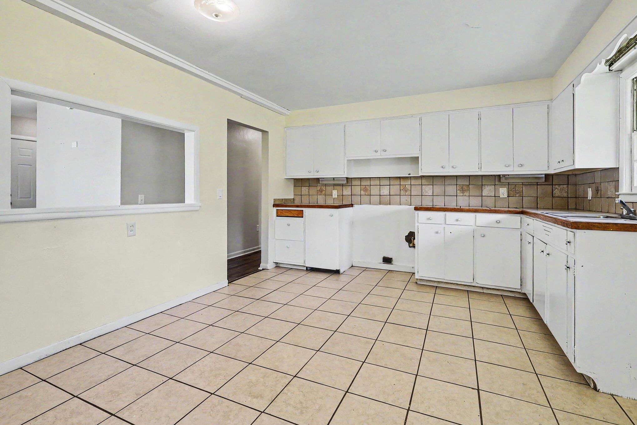 1635 Roberts Street Muskegon MI 49442