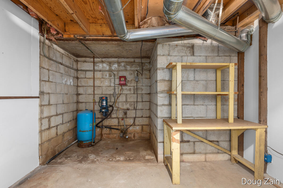 9090 11 Mile Road NE Rockford MI 49341