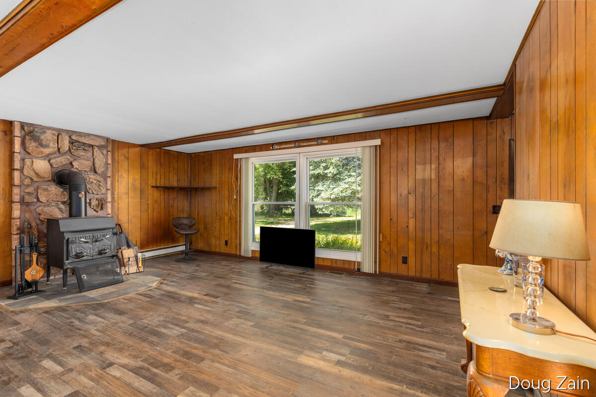 9090 11 Mile Road NE Rockford MI 49341