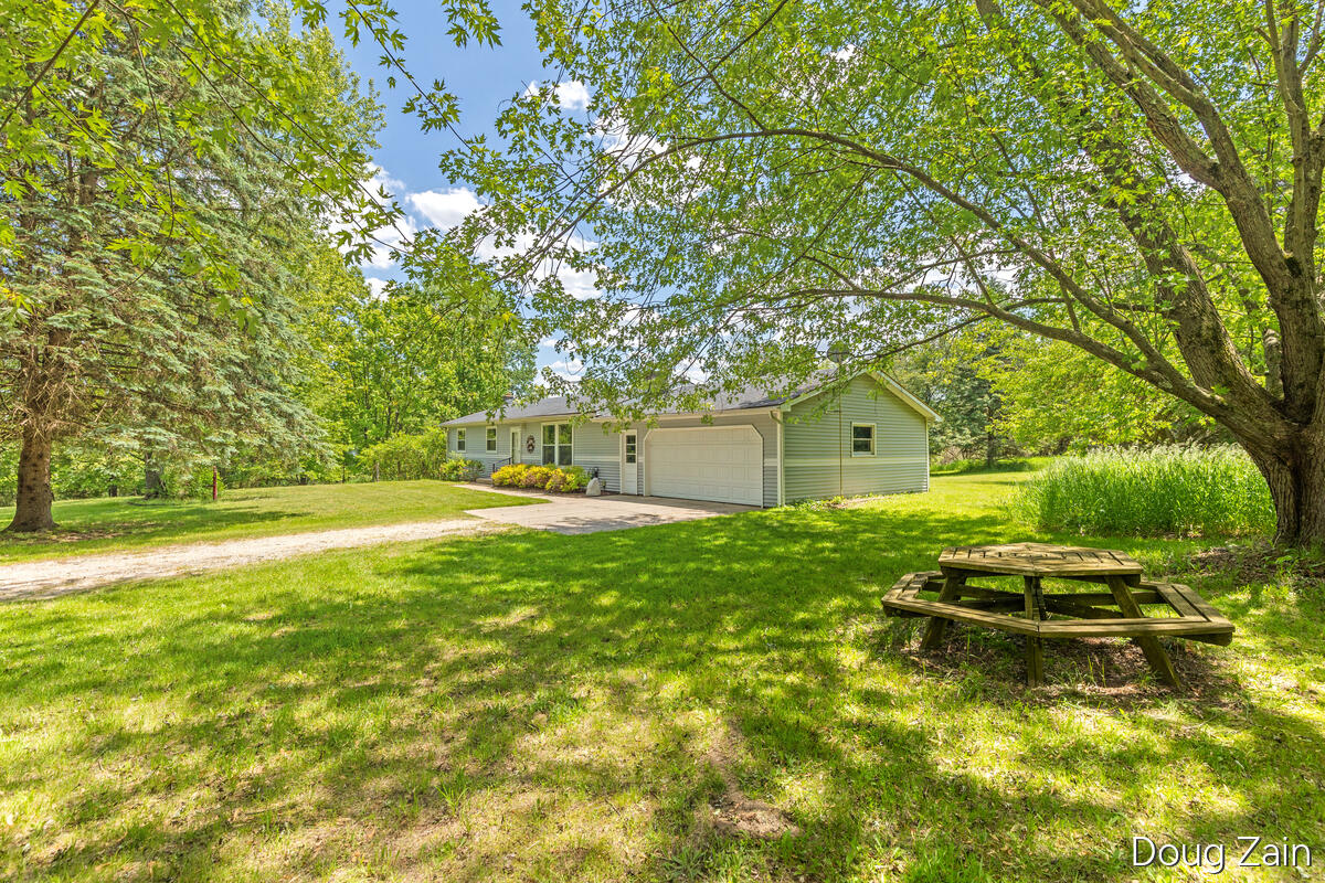 9090 11 Mile Road NE Rockford MI 49341