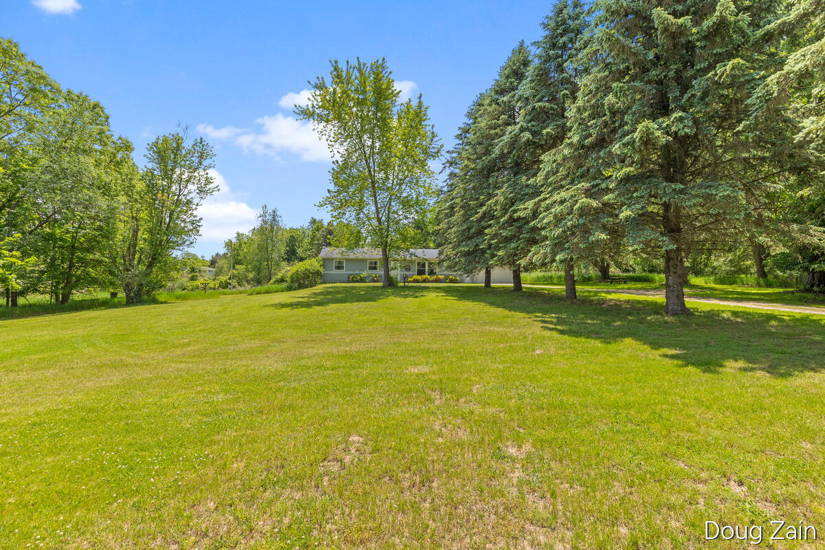 9090 11 Mile Road NE Rockford MI 49341
