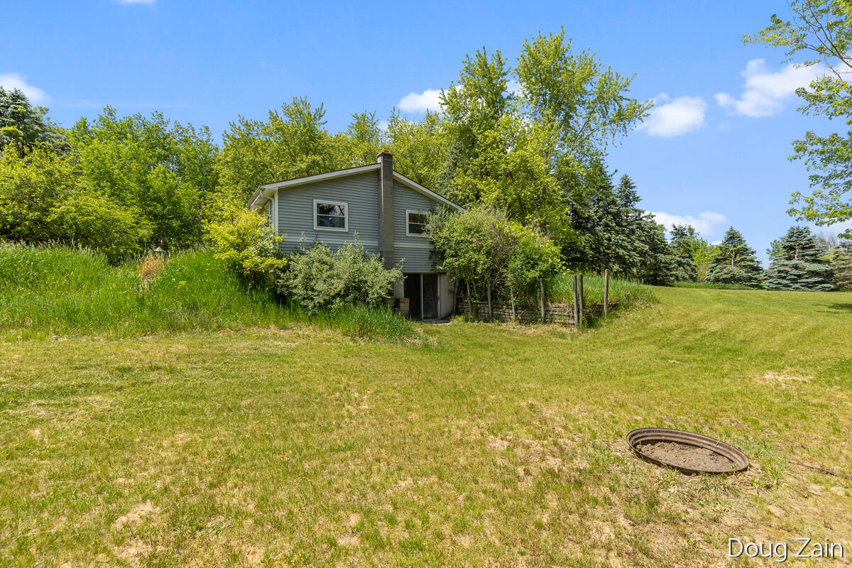 9090 11 Mile Road NE Rockford MI 49341