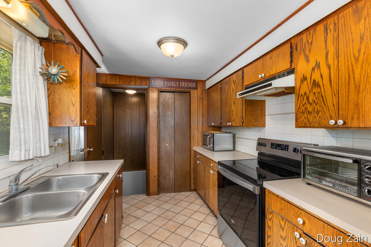 9090 11 Mile Road NE Rockford MI 49341