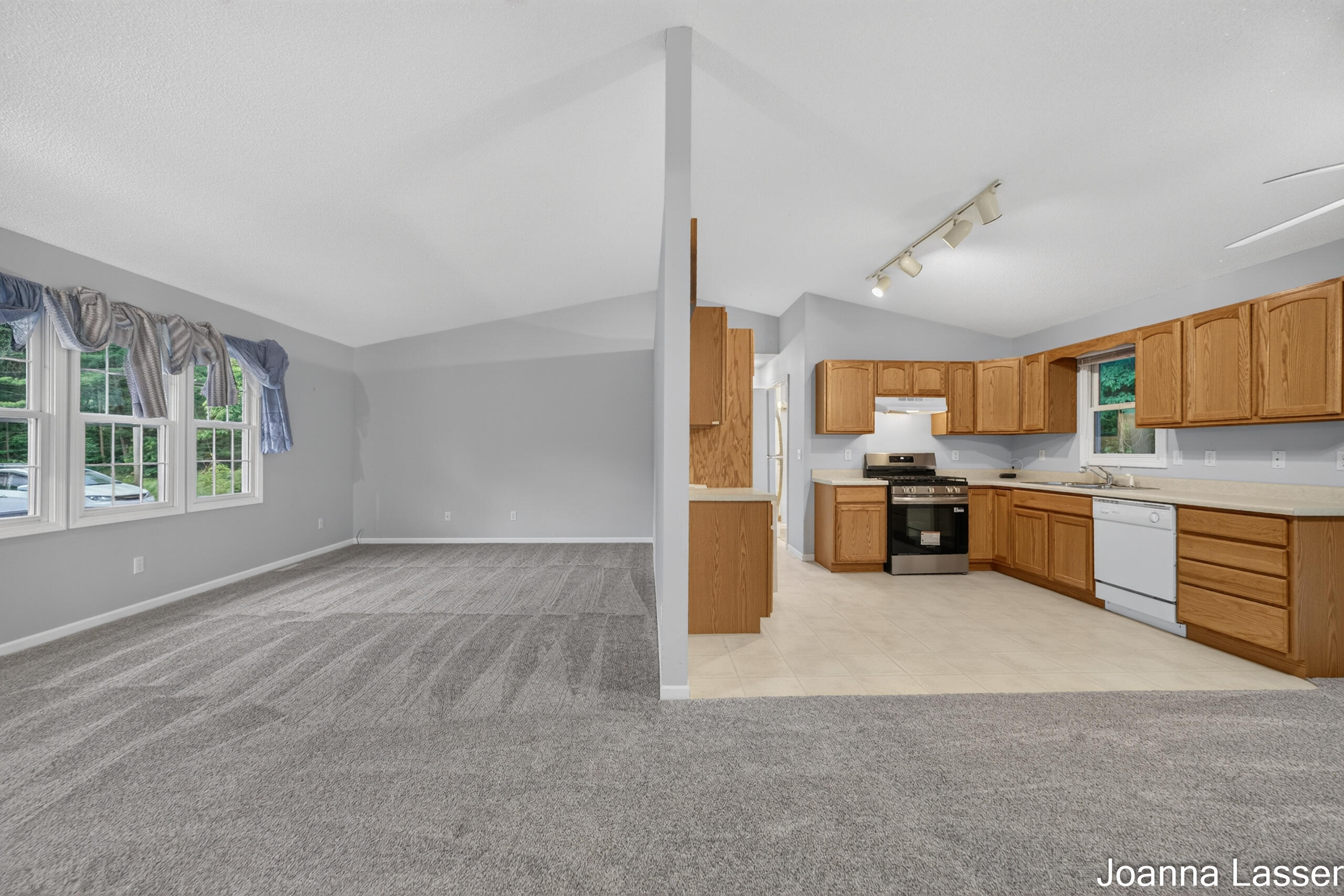 1518 E Mcmillan Road Muskegon MI 49445