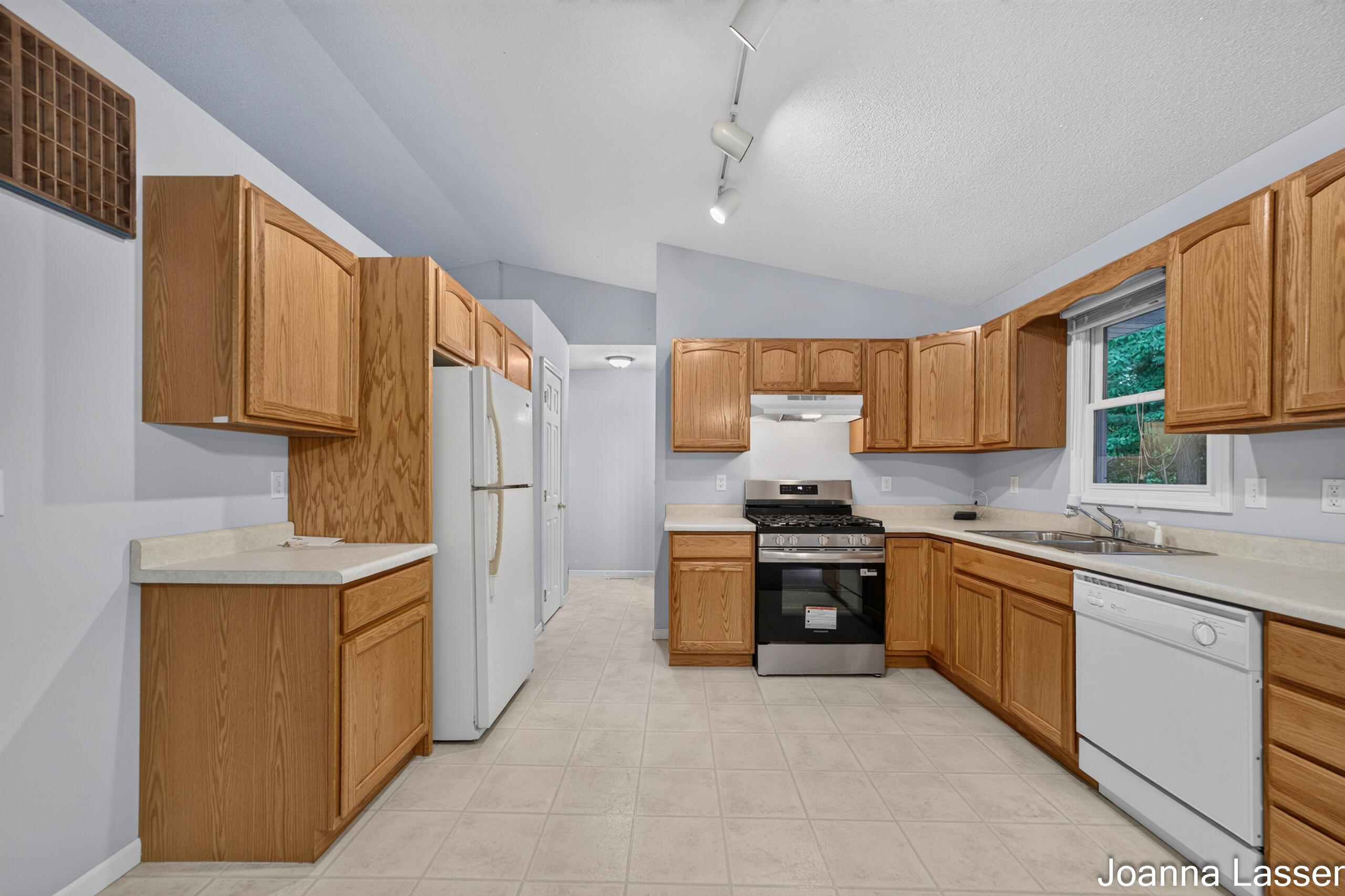 1518 E Mcmillan Road Muskegon MI 49445