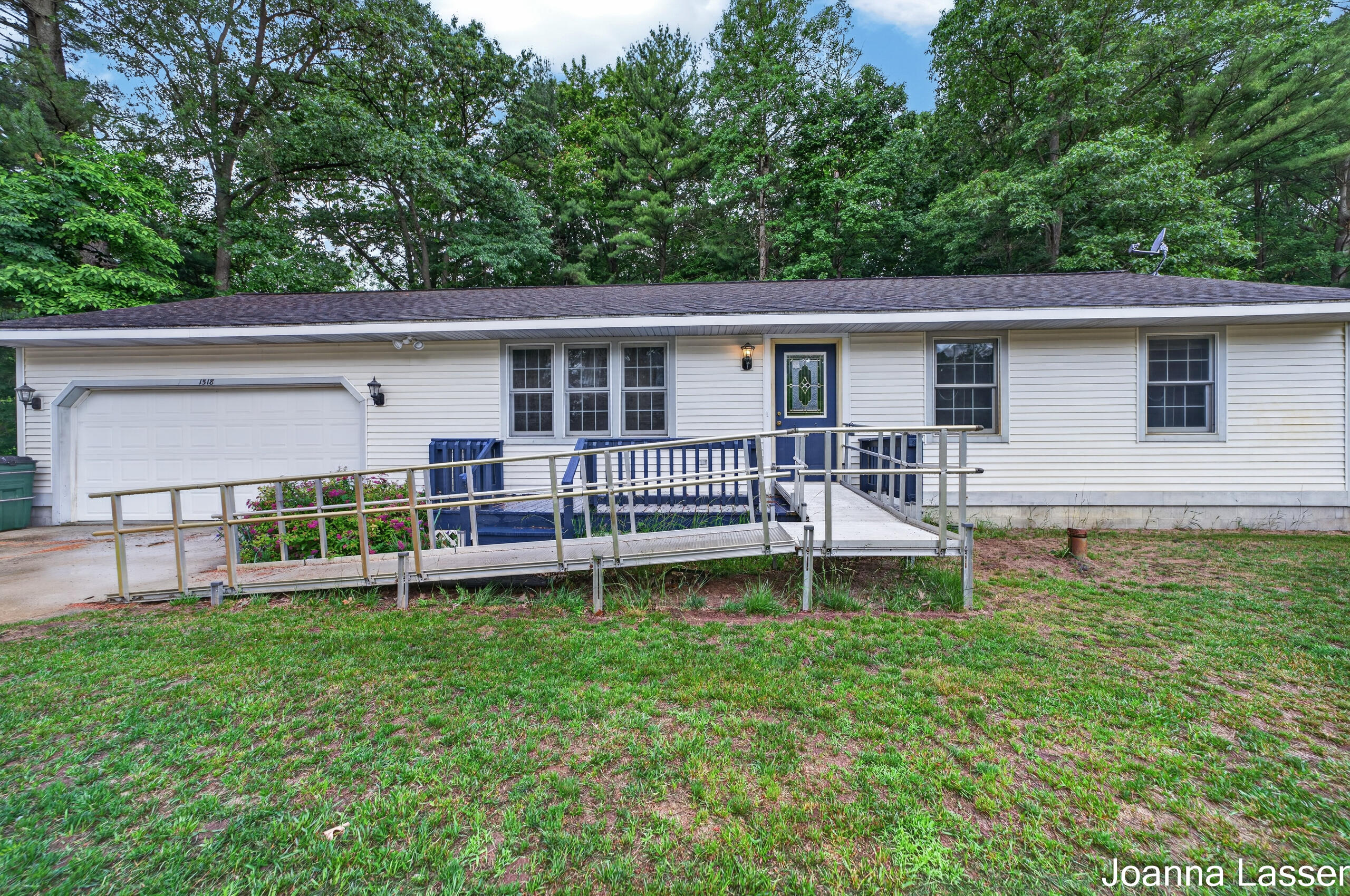 1518 E Mcmillan Road Muskegon MI 49445