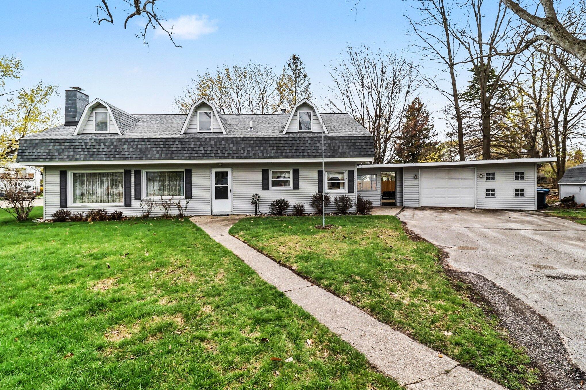 709 New William Street Ludington MI 49431